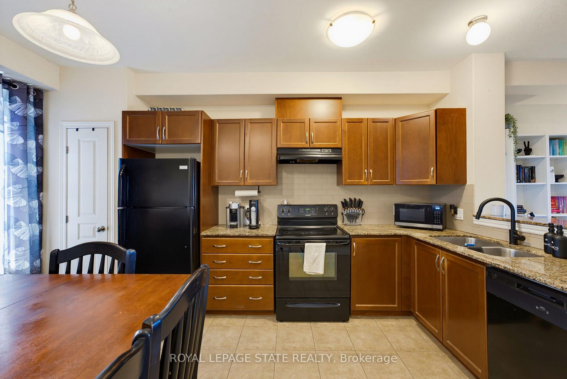 Photo 12 of 41 Edenrock Drive, Hamilton, Winona — HOMEH