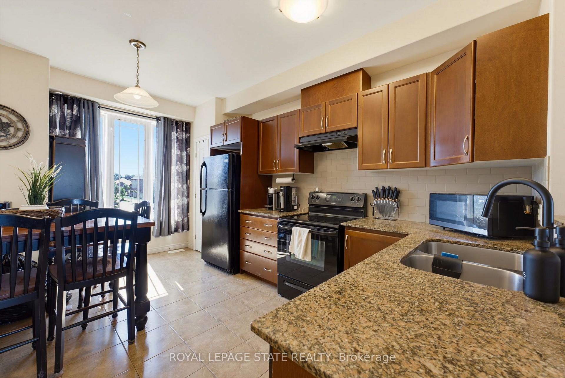 Photo 13 of 41 Edenrock Drive, Hamilton, Winona — HOMEH