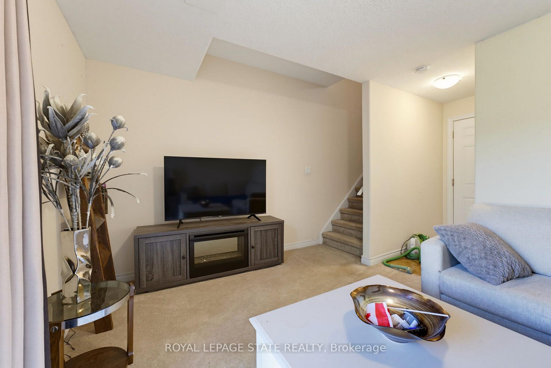 Photo 23 of 41 Edenrock Drive, Hamilton, Winona — HOMEH