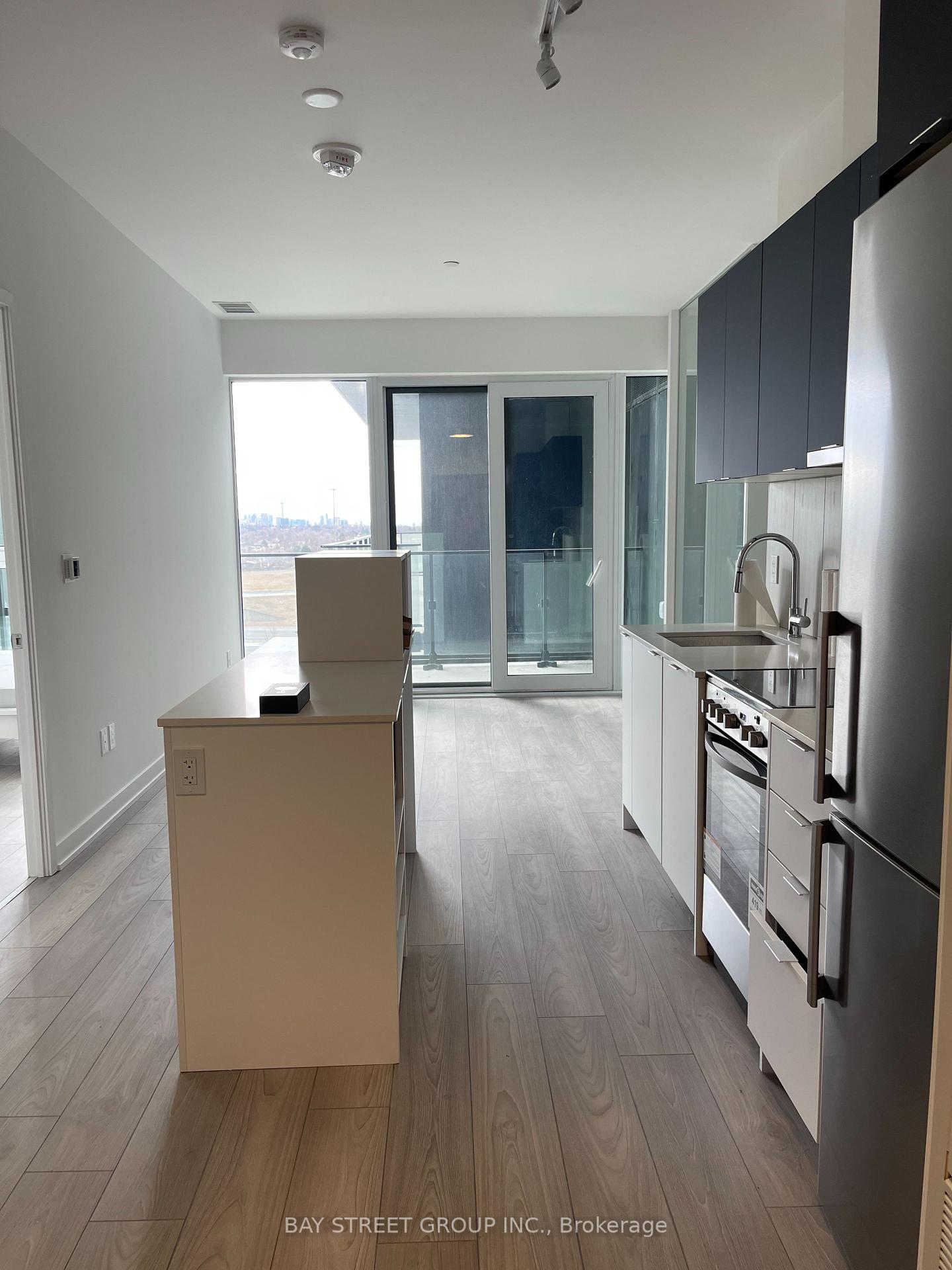 Photo 5 of Unit 1010, 8 Tippett Road, North York, Clanton Park — HOMEH