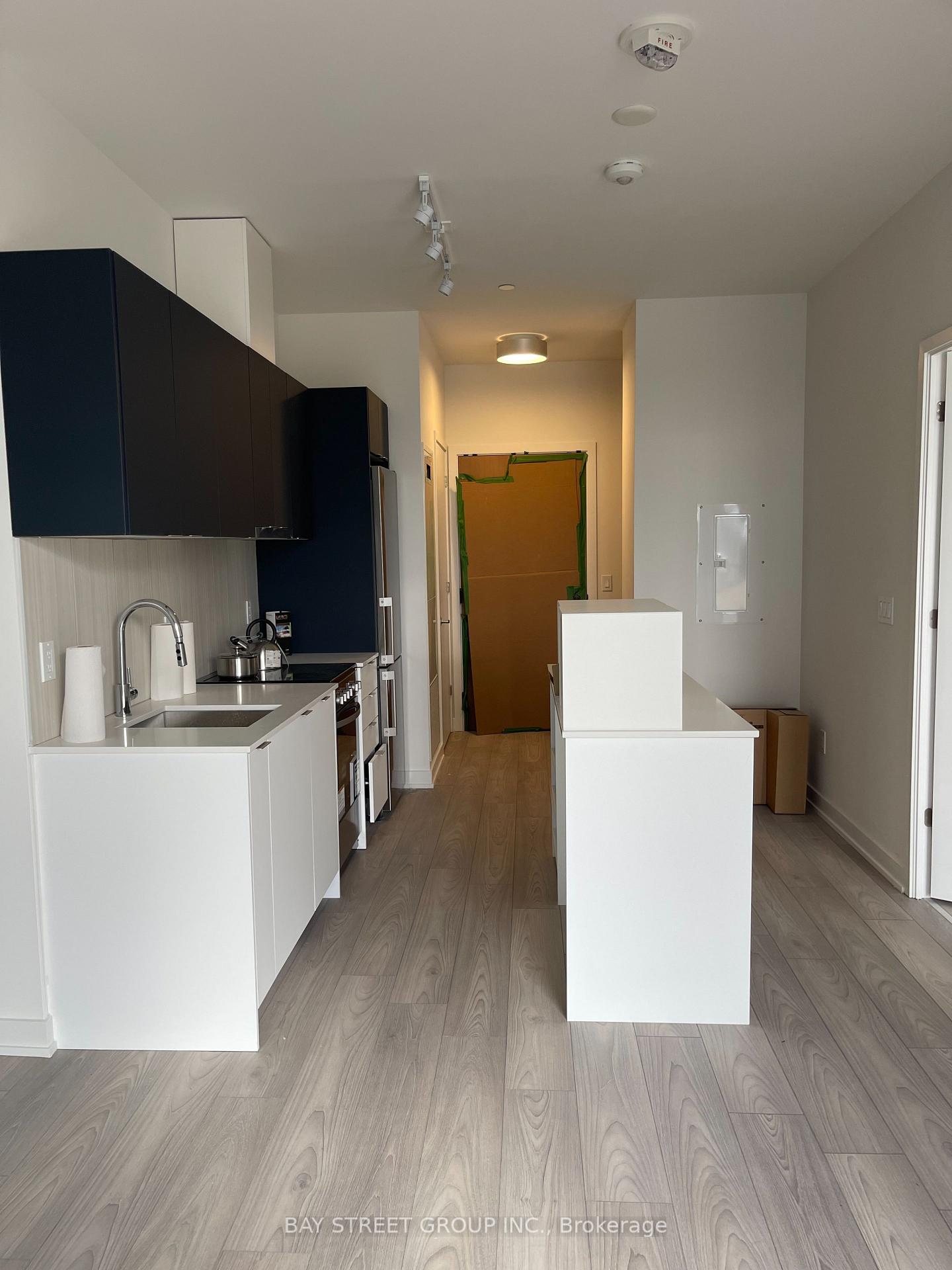 Photo 7 of Unit 1010, 8 Tippett Road, North York, Clanton Park — HOMEH