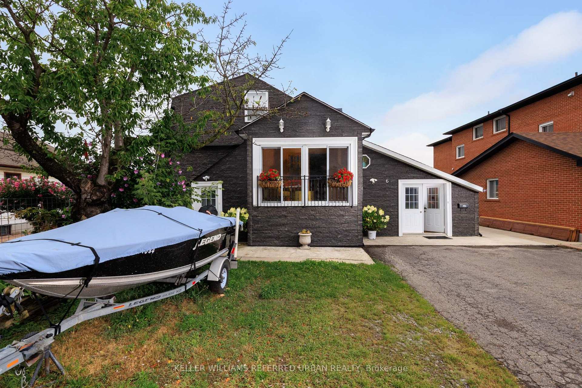 Photo 7 of 6 Elmhurst Drive, Etobicoke, Rexdale-Kipling — HOMEH