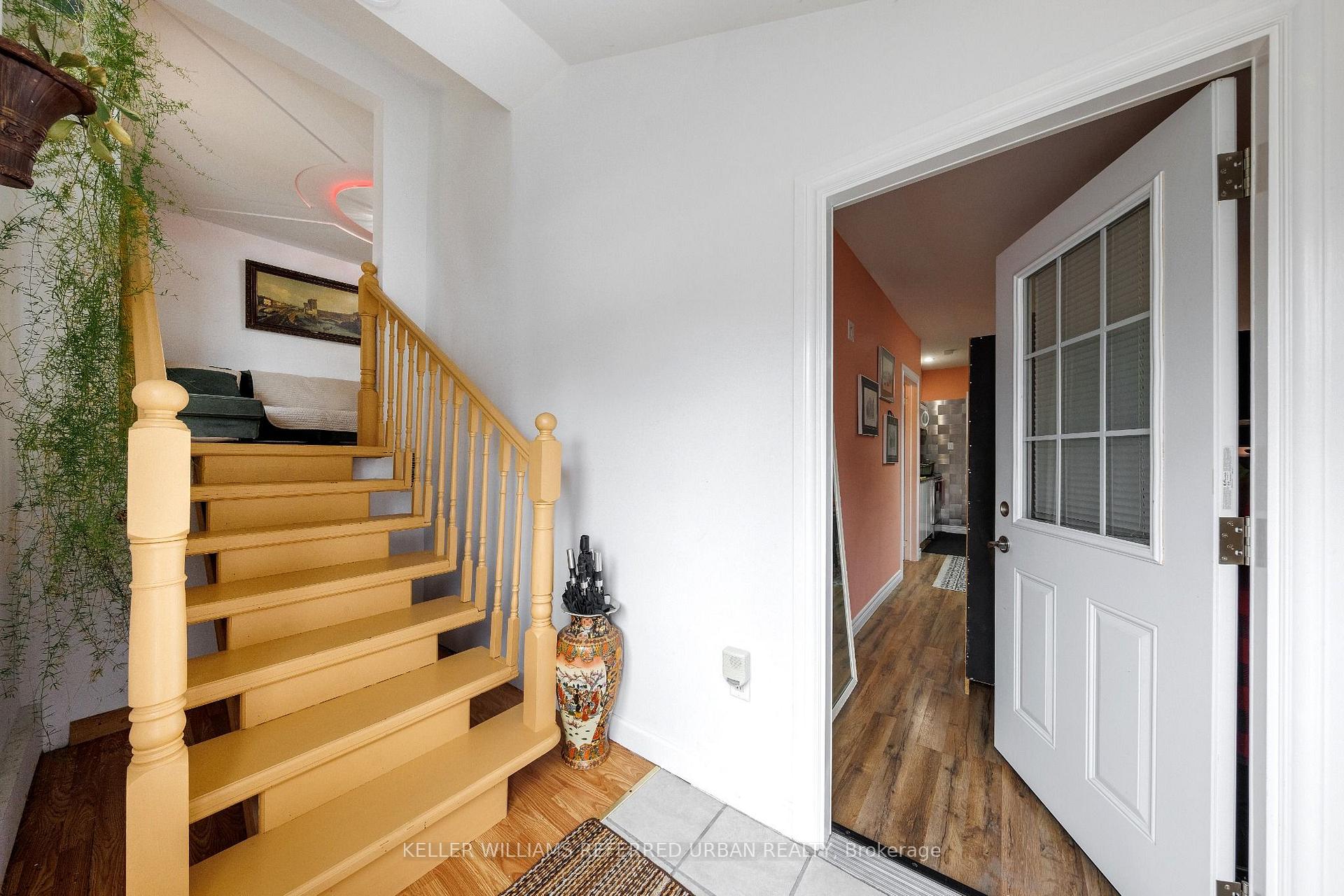 Photo 13 of 6 Elmhurst Drive, Etobicoke, Rexdale-Kipling — HOMEH