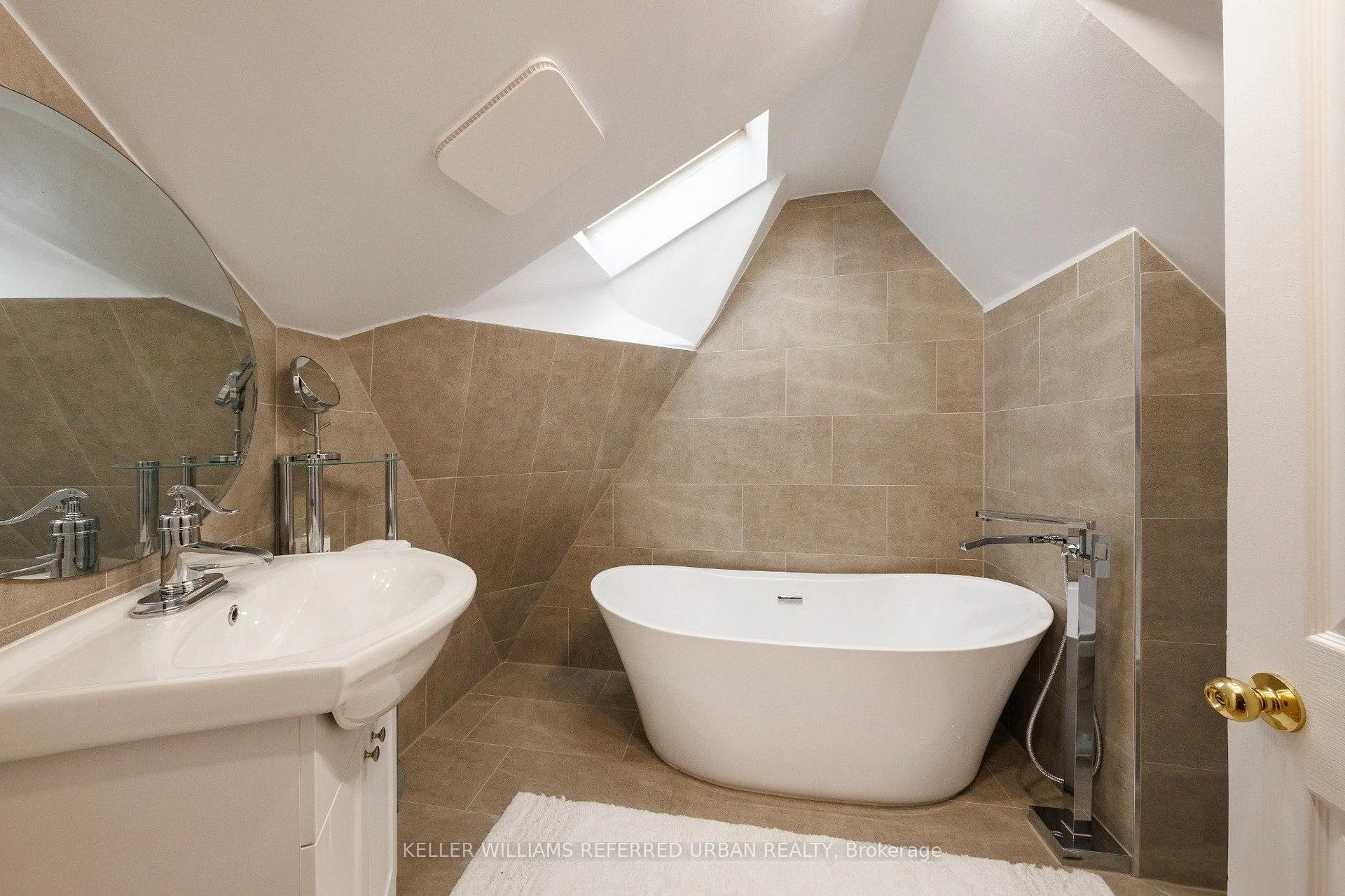 Photo 69 of 6 Elmhurst Drive, Etobicoke, Rexdale-Kipling — HOMEH