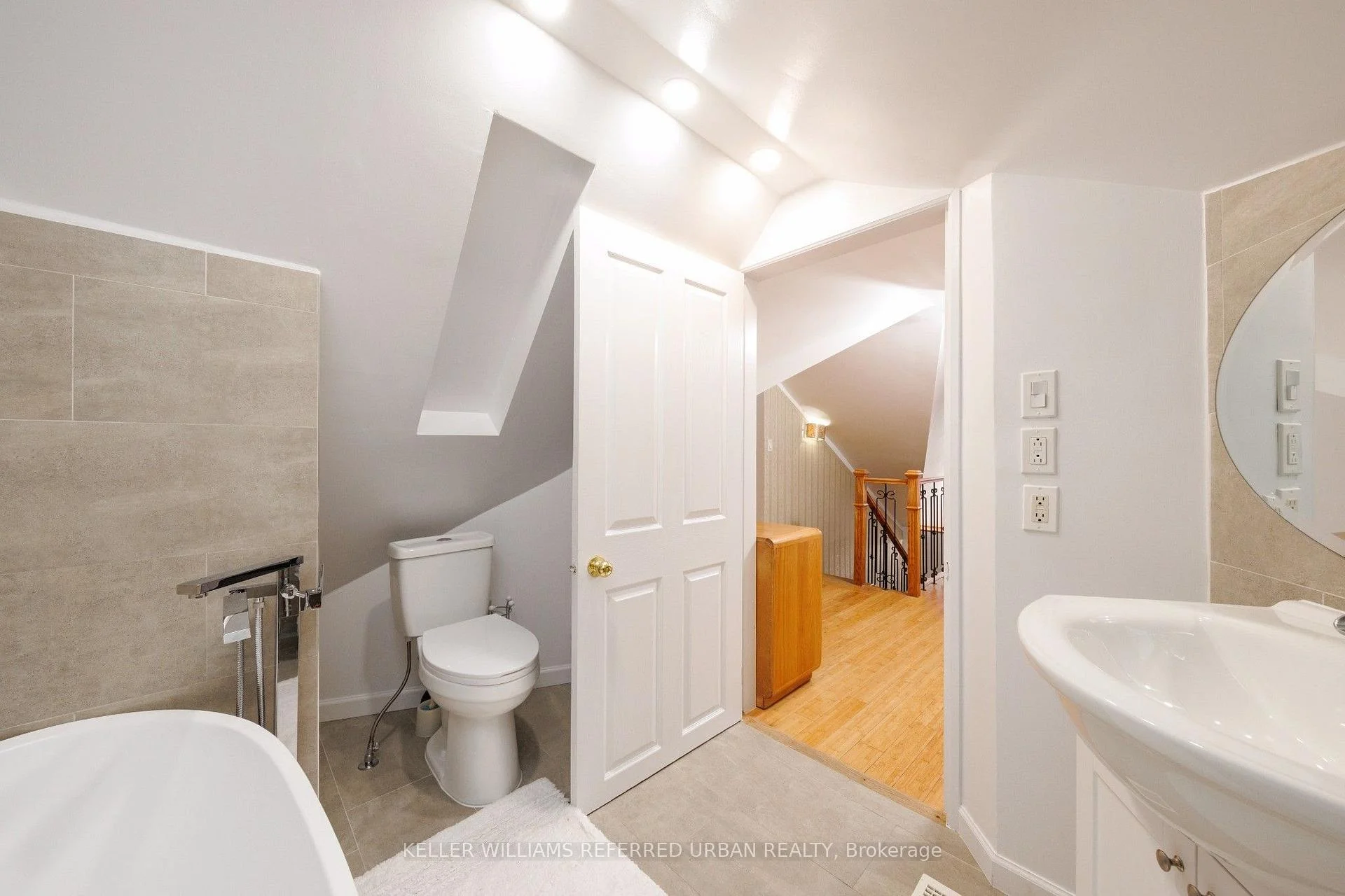 Photo 72 of 6 Elmhurst Drive, Etobicoke, Rexdale-Kipling — HOMEH