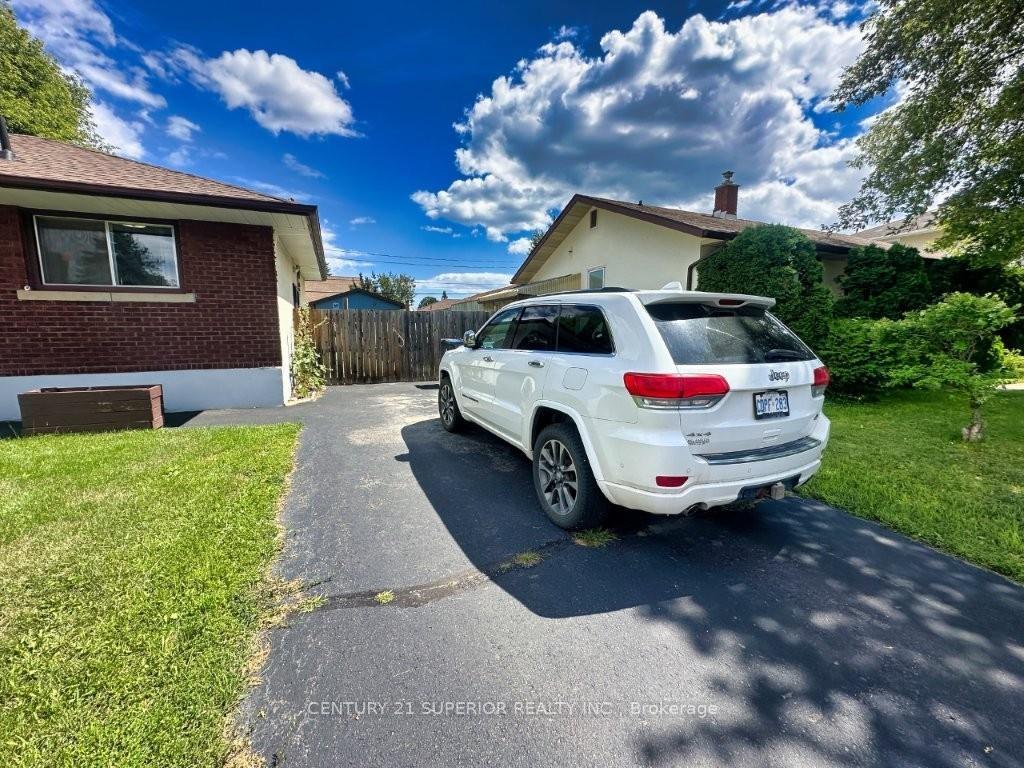 Photo 2 of 464 James Street S, Thunder Bay, Green Acres — HOMEH
