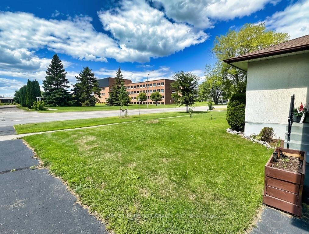 Photo 3 of 464 James Street S, Thunder Bay, Green Acres — HOMEH