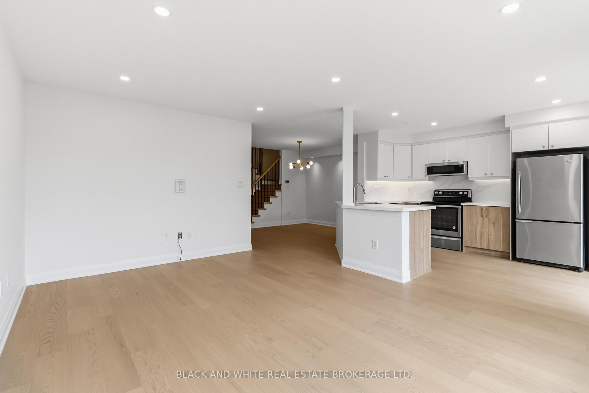 Photo 5 of 3178 Stornoway Circle, Oakville, Bronte Creek — HOMEH