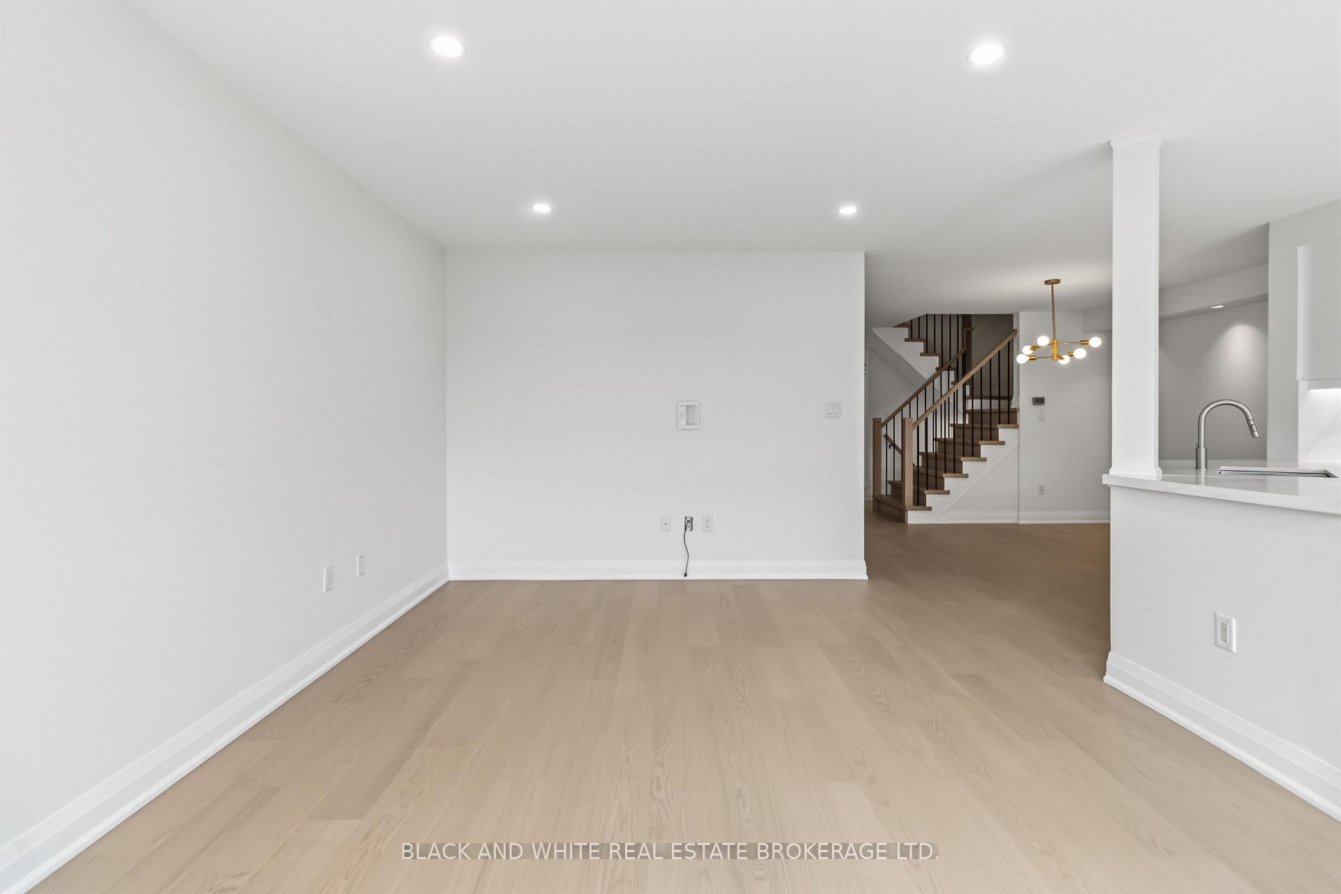 Photo 9 of 3178 Stornoway Circle, Oakville, Bronte Creek — HOMEH