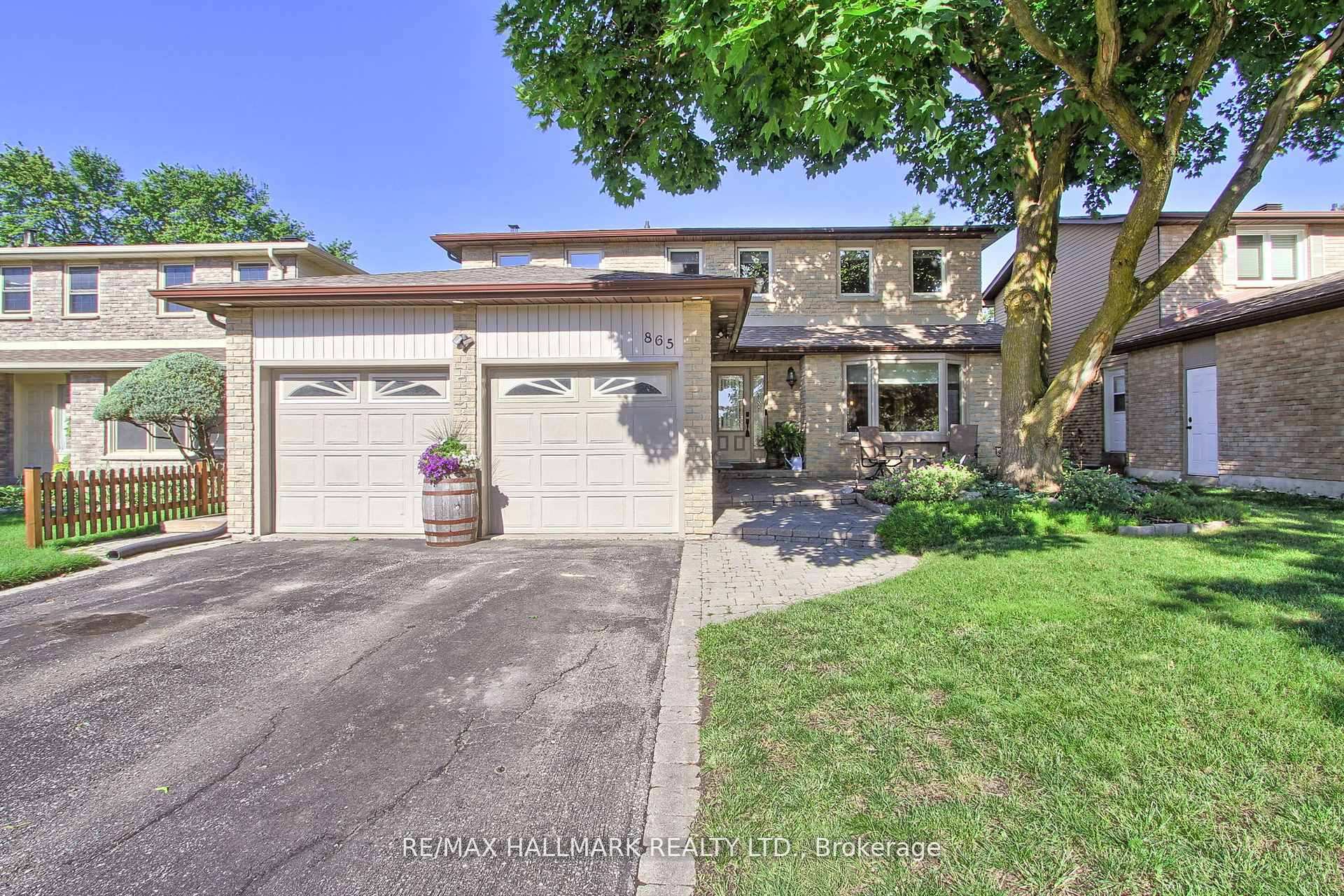 Photo 2 of 865 Arnold Crescent, Newmarket, Gorham-College Manor — HOMEH