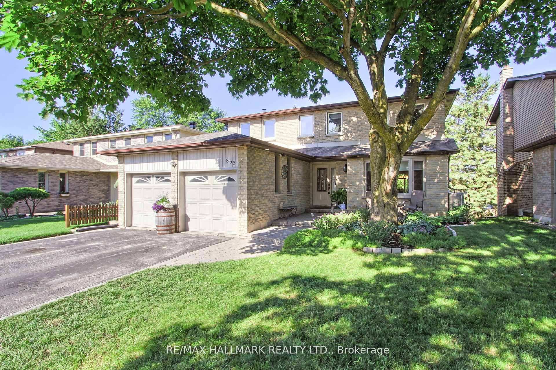 Photo 3 of 865 Arnold Crescent, Newmarket, Gorham-College Manor — HOMEH