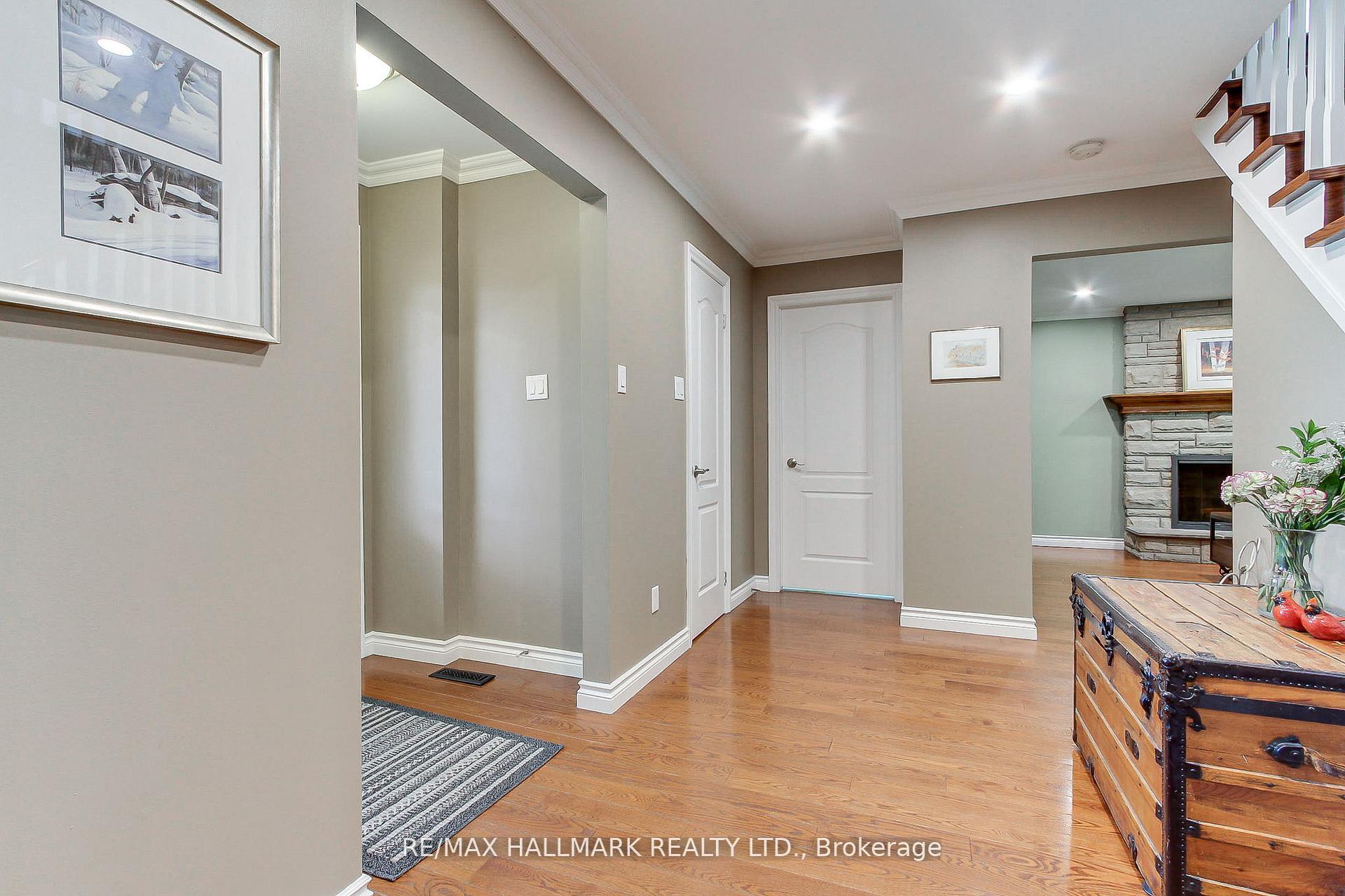 Photo 7 of 865 Arnold Crescent, Newmarket, Gorham-College Manor — HOMEH