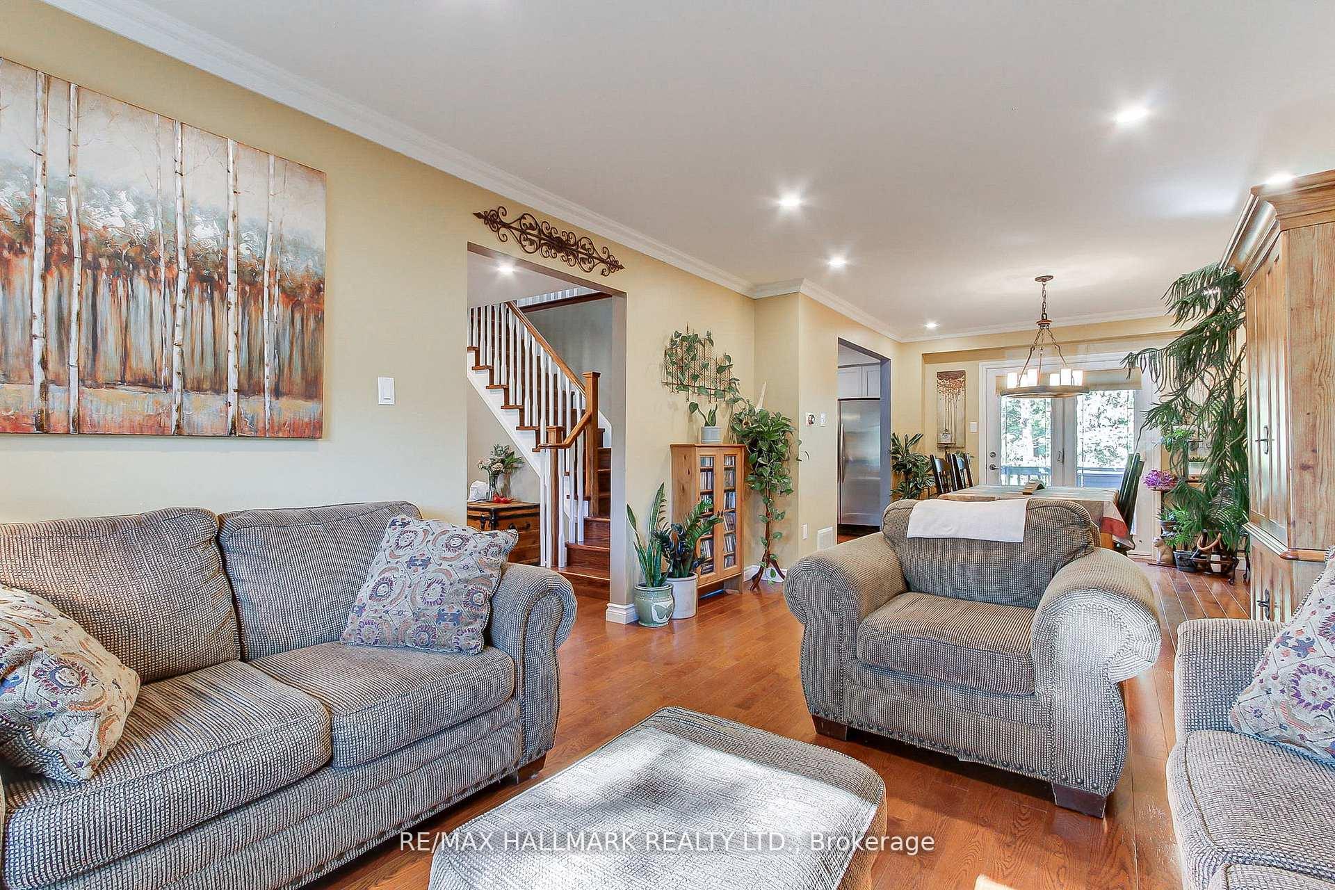 Photo 9 of 865 Arnold Crescent, Newmarket, Gorham-College Manor — HOMEH