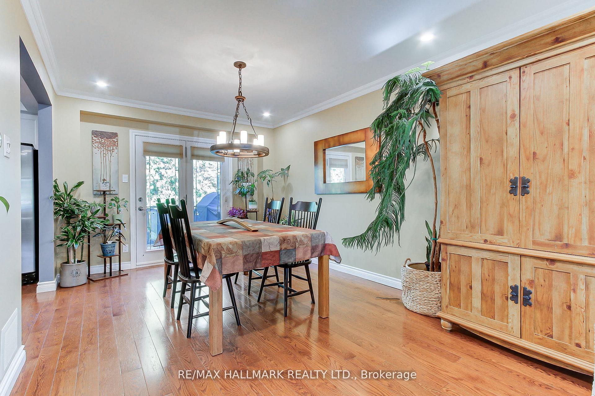 Photo 10 of 865 Arnold Crescent, Newmarket, Gorham-College Manor — HOMEH