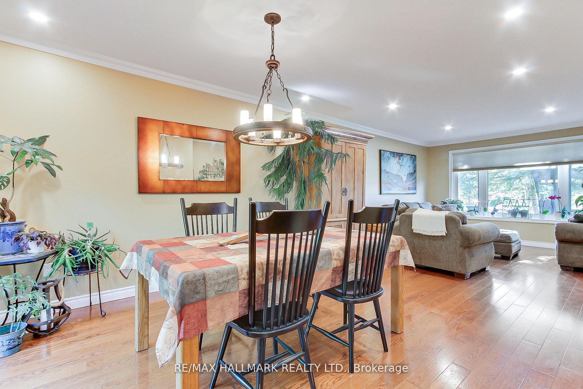 Photo 11 of 865 Arnold Crescent, Newmarket, Gorham-College Manor — HOMEH