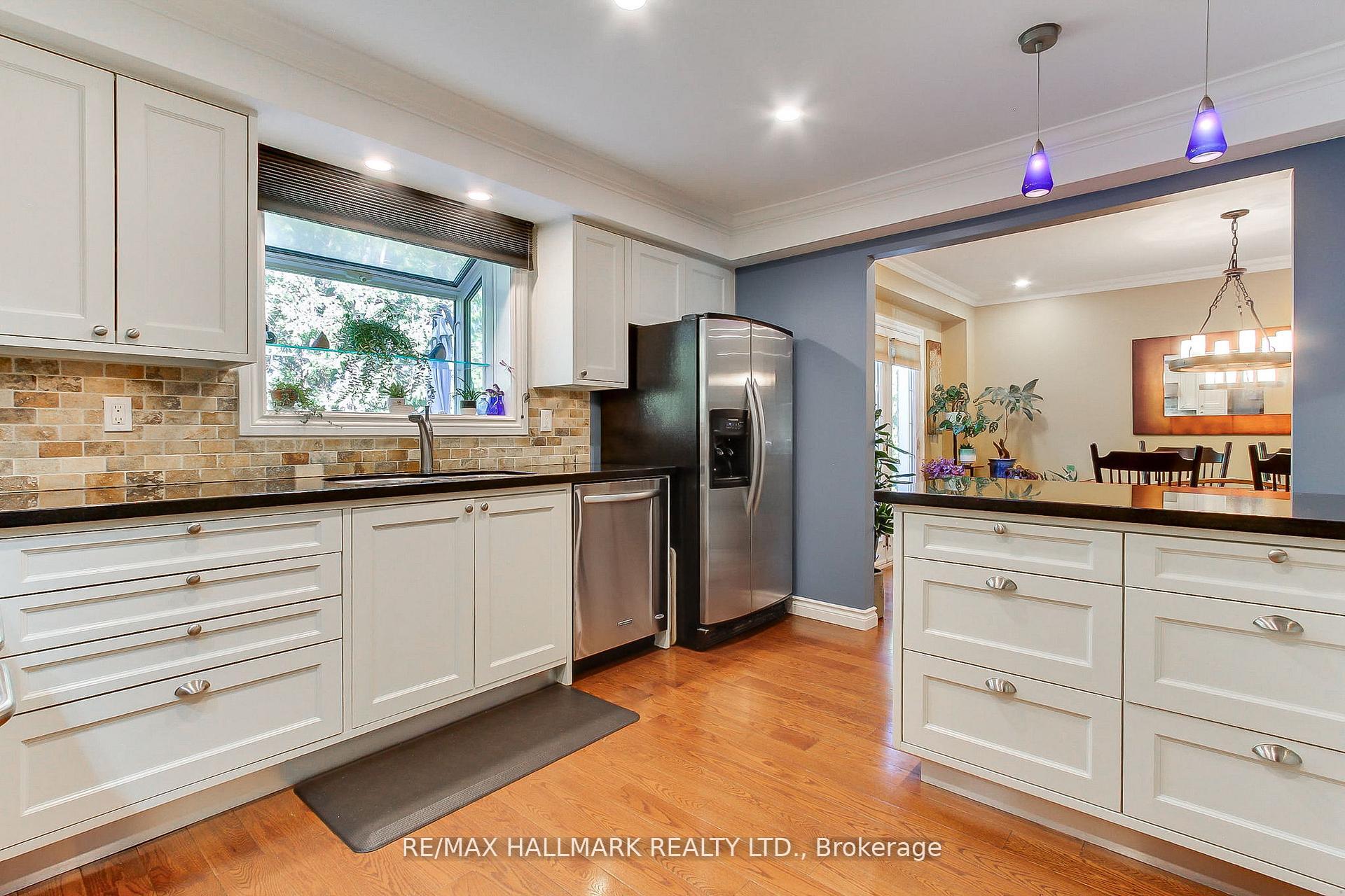 Photo 16 of 865 Arnold Crescent, Newmarket, Gorham-College Manor — HOMEH