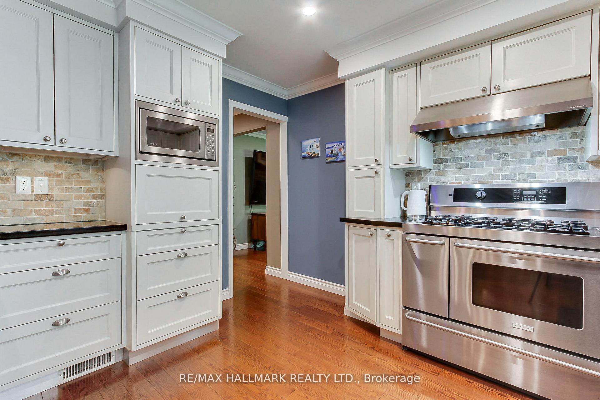 Photo 18 of 865 Arnold Crescent, Newmarket, Gorham-College Manor — HOMEH