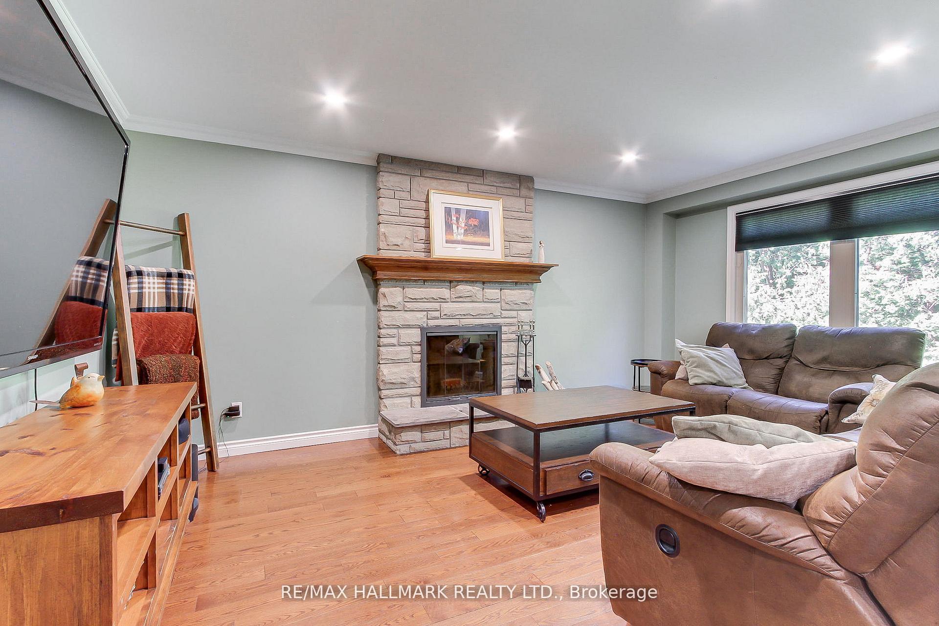 Photo 19 of 865 Arnold Crescent, Newmarket, Gorham-College Manor — HOMEH