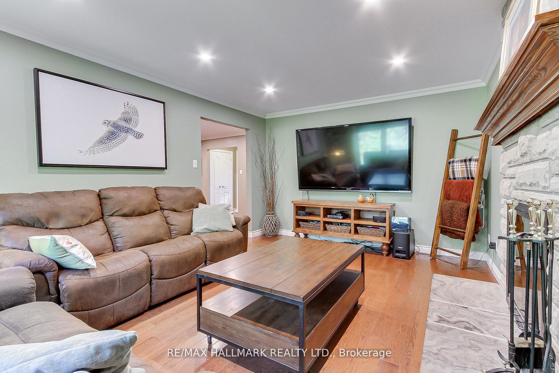 Photo 20 of 865 Arnold Crescent, Newmarket, Gorham-College Manor — HOMEH