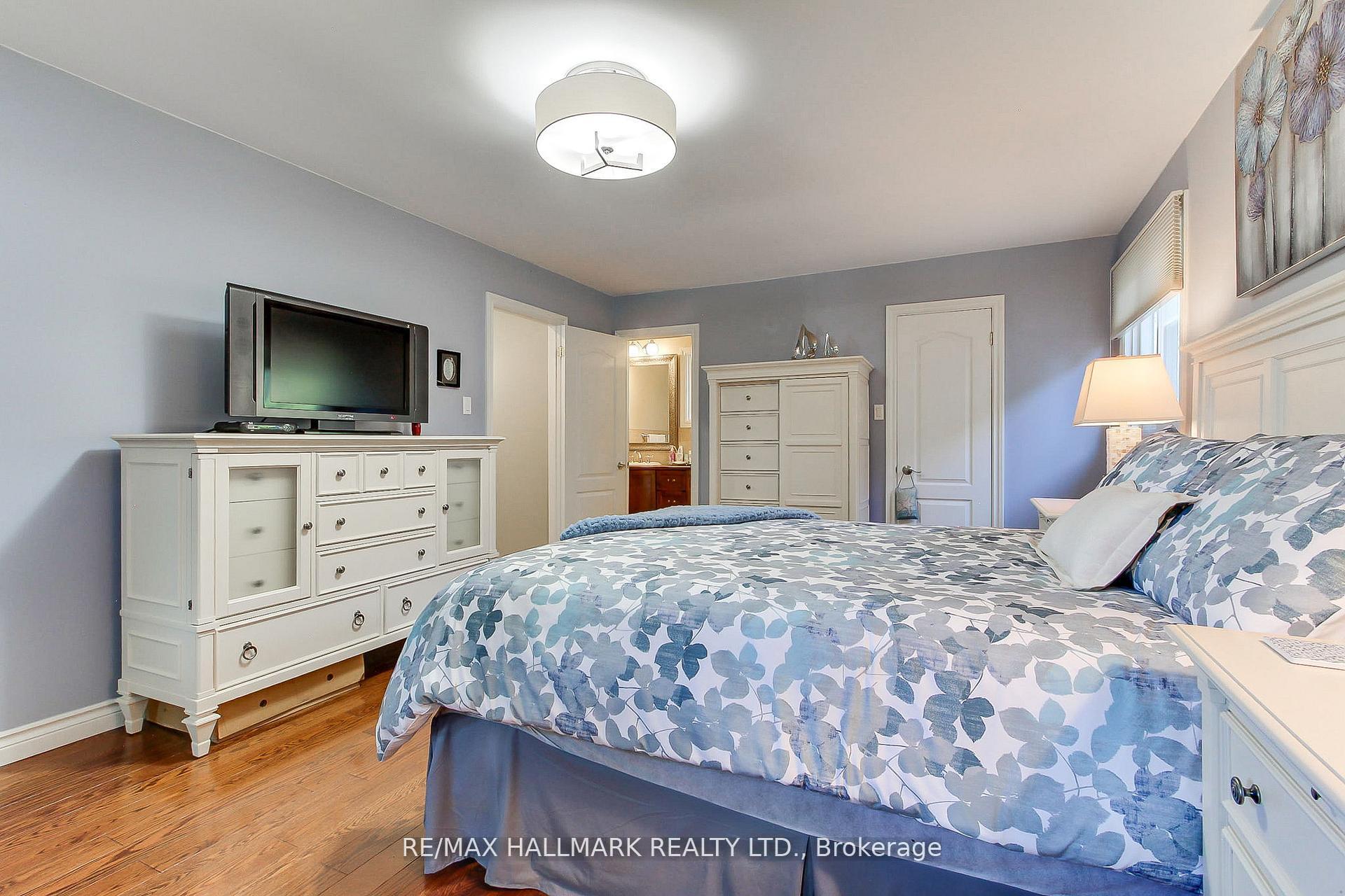 Photo 26 of 865 Arnold Crescent, Newmarket, Gorham-College Manor — HOMEH