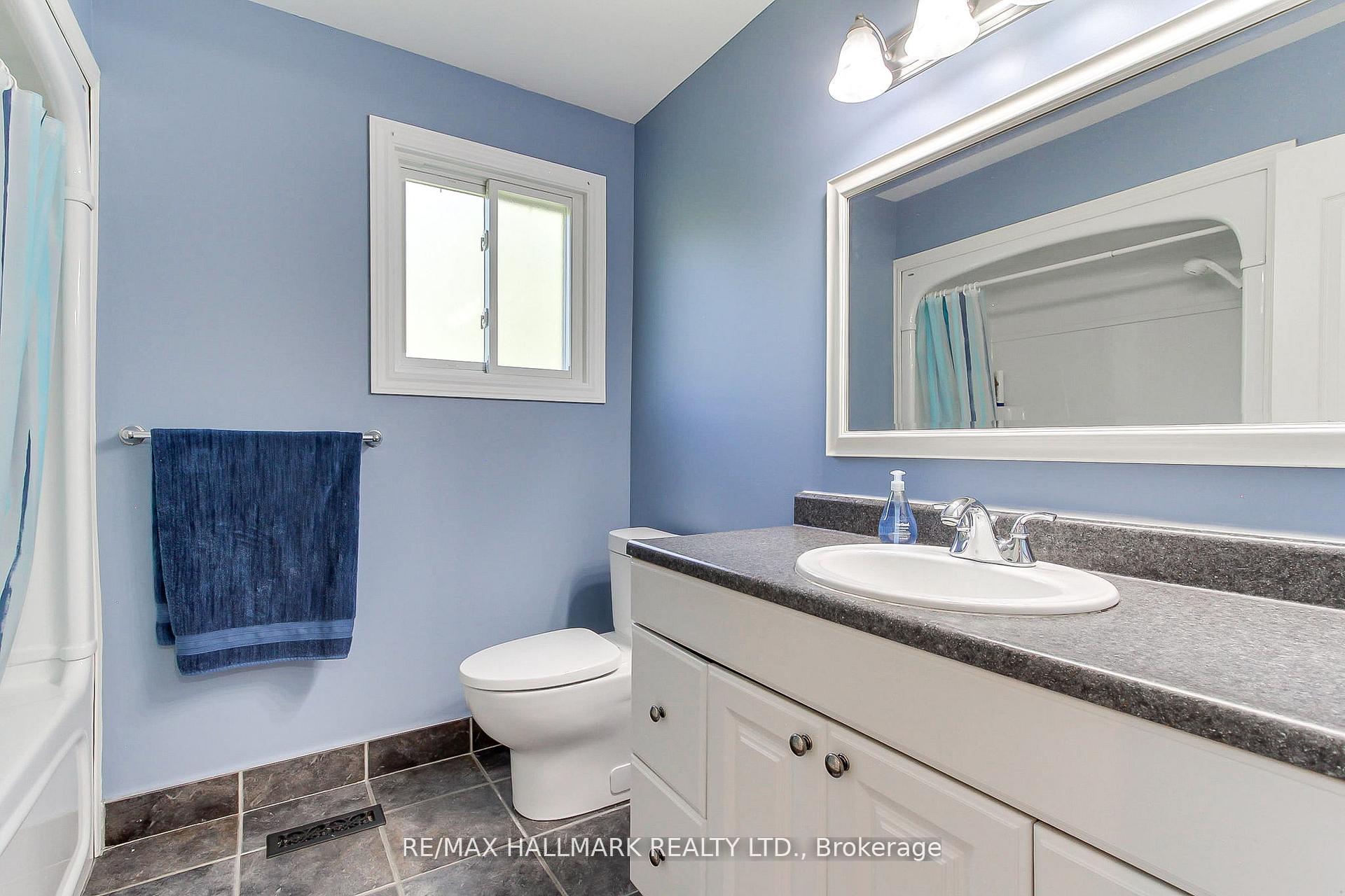 Photo 33 of 865 Arnold Crescent, Newmarket, Gorham-College Manor — HOMEH