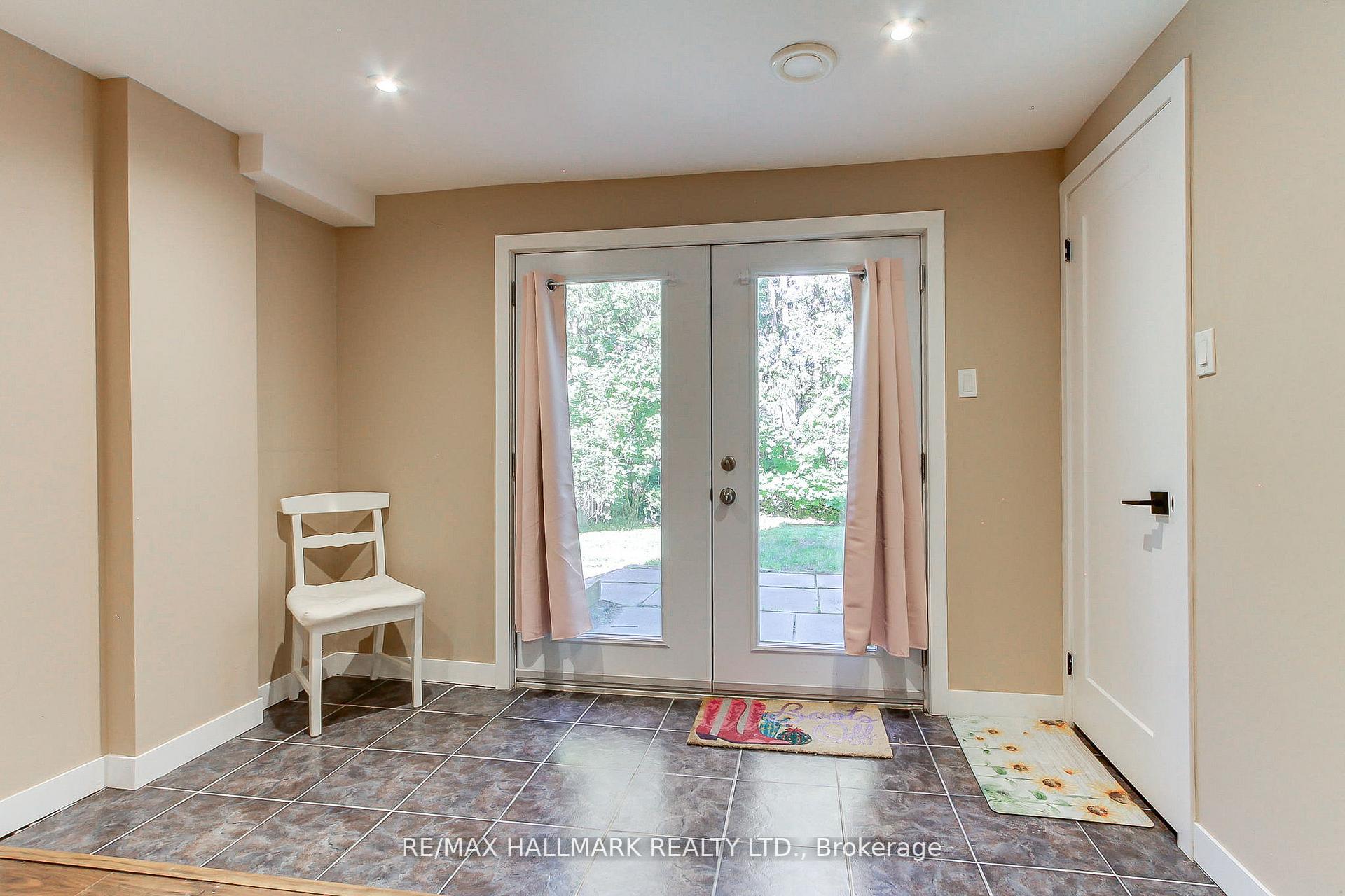 Photo 34 of 865 Arnold Crescent, Newmarket, Gorham-College Manor — HOMEH
