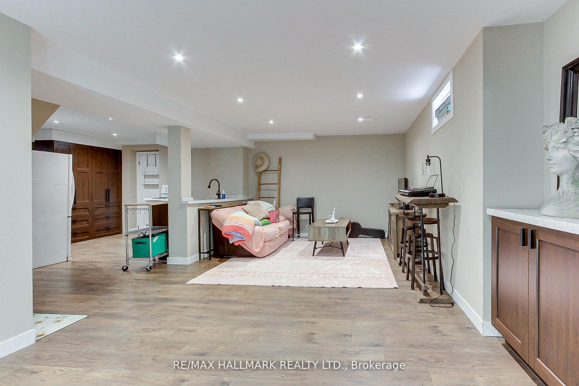 Photo 36 of 865 Arnold Crescent, Newmarket, Gorham-College Manor — HOMEH