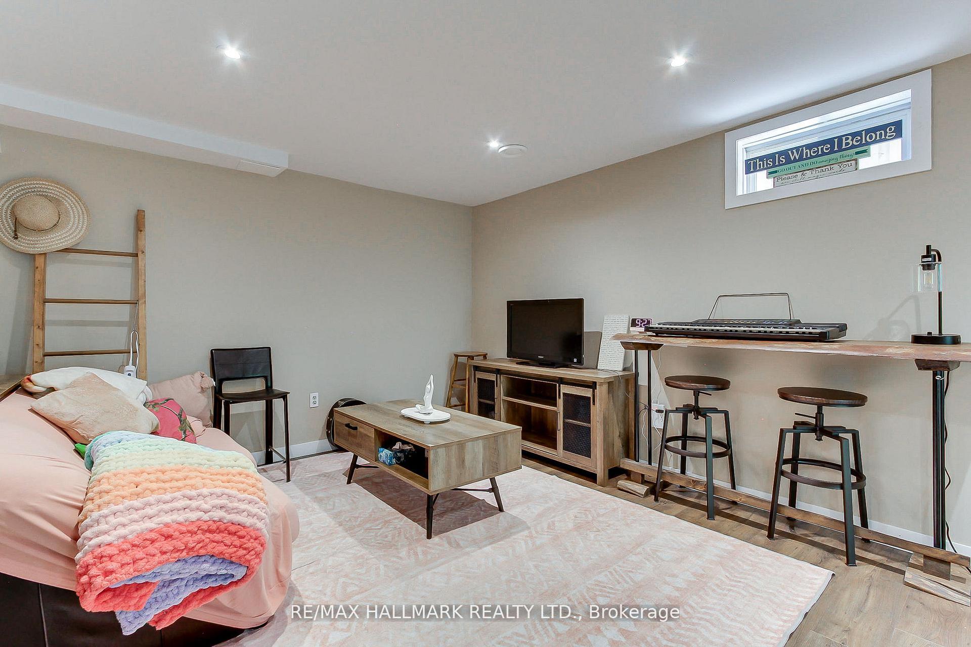 Photo 37 of 865 Arnold Crescent, Newmarket, Gorham-College Manor — HOMEH