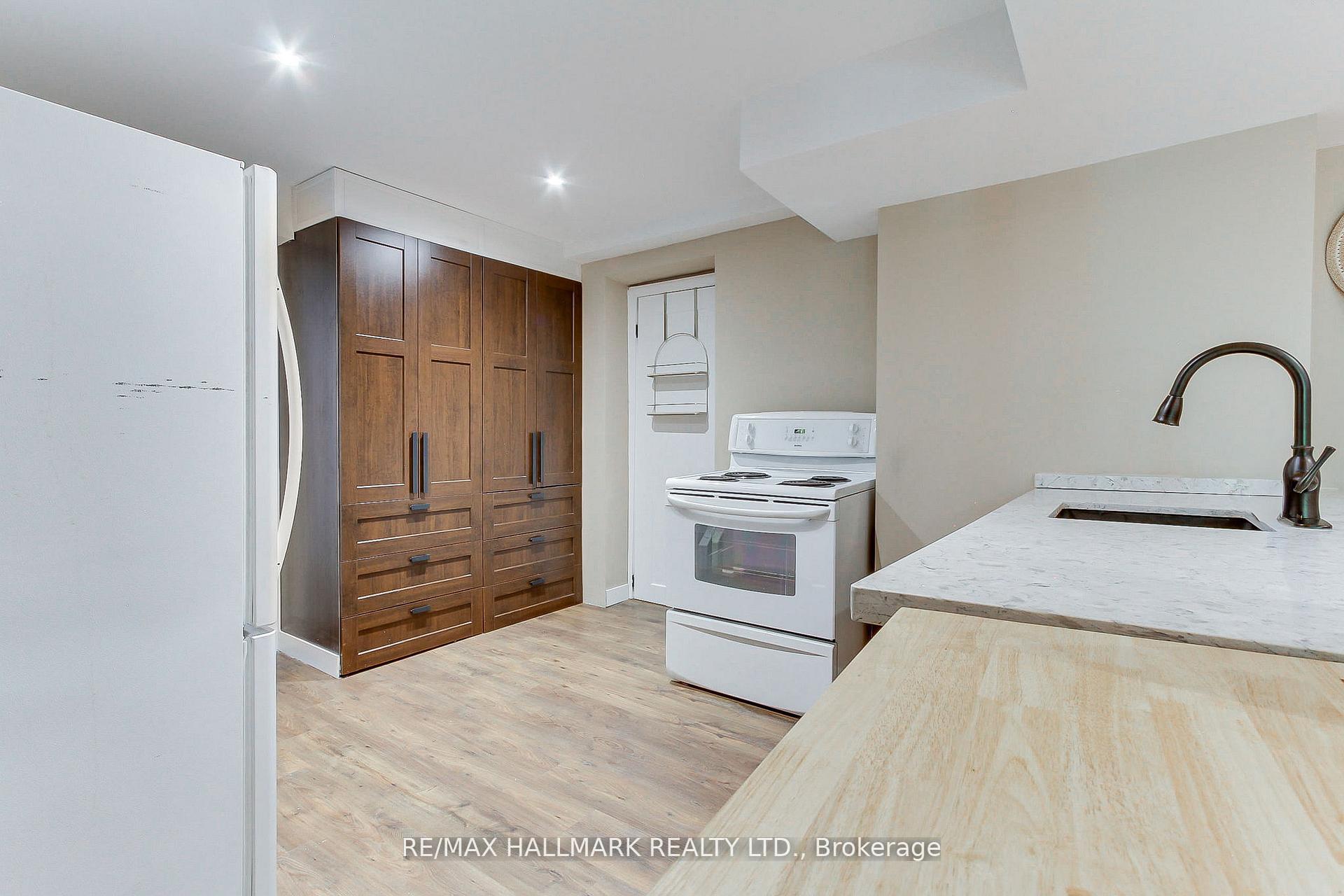 Photo 38 of 865 Arnold Crescent, Newmarket, Gorham-College Manor — HOMEH