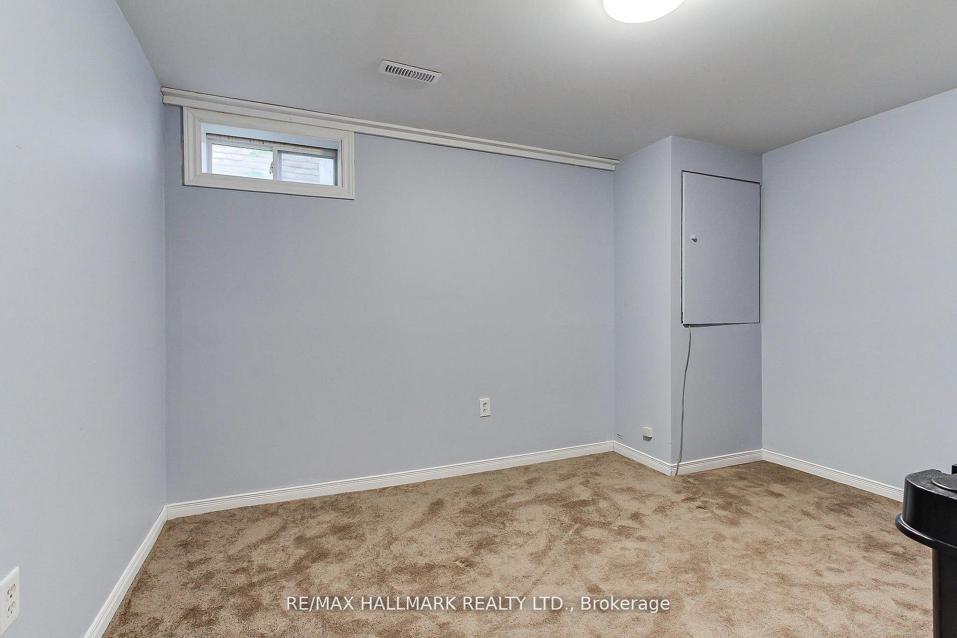 Photo 41 of 865 Arnold Crescent, Newmarket, Gorham-College Manor — HOMEH