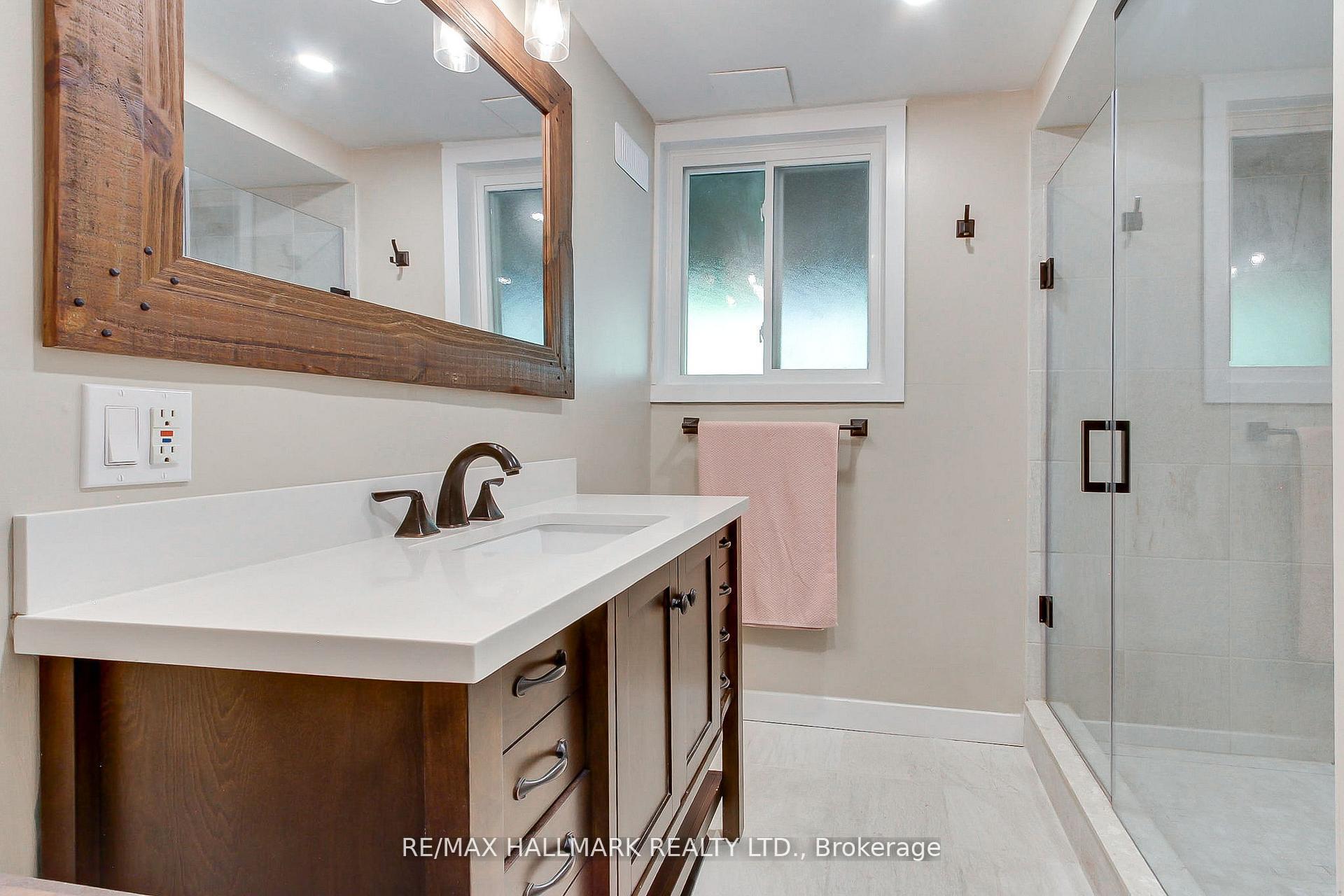 Photo 43 of 865 Arnold Crescent, Newmarket, Gorham-College Manor — HOMEH