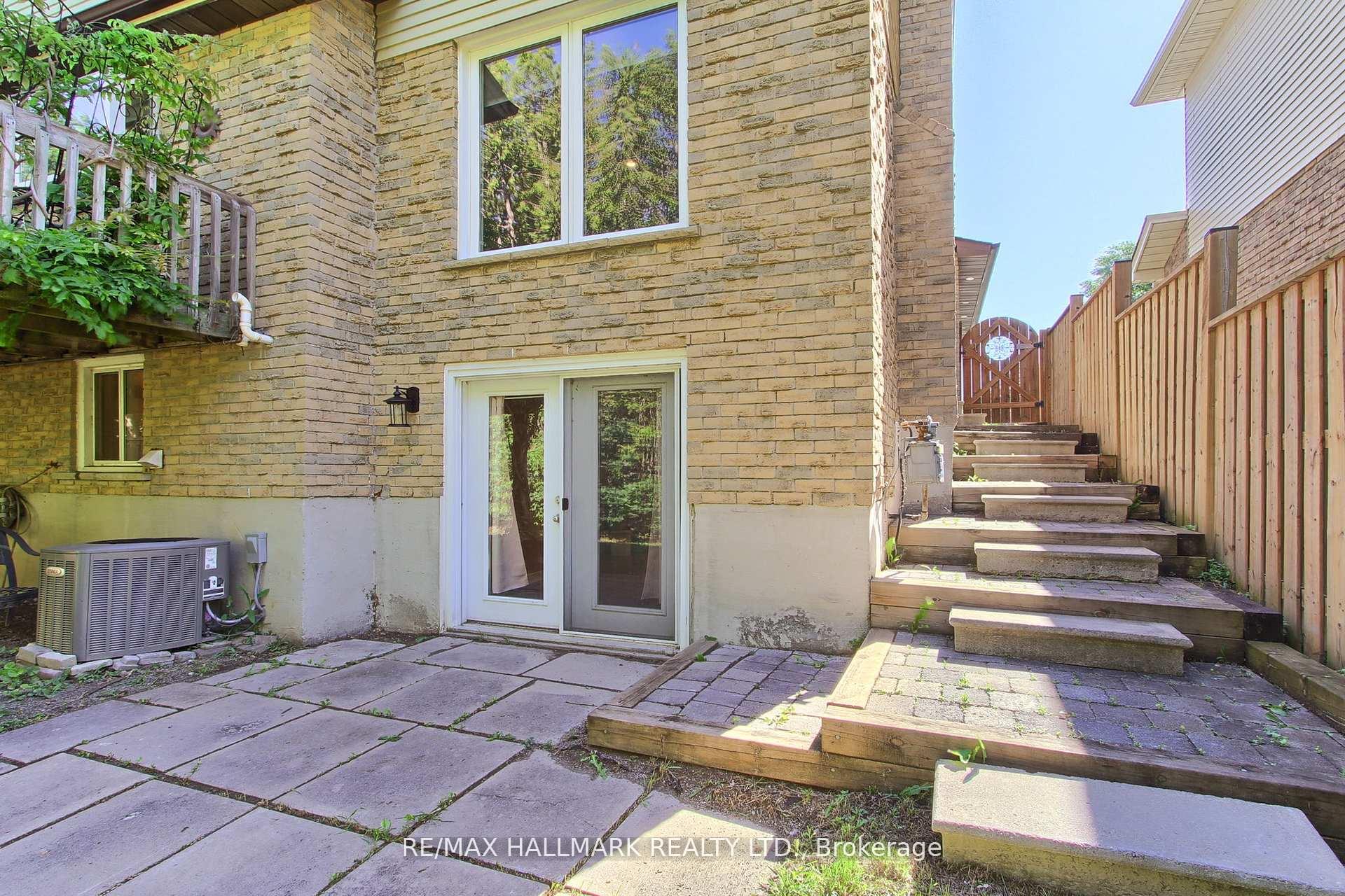 Photo 47 of 865 Arnold Crescent, Newmarket, Gorham-College Manor — HOMEH