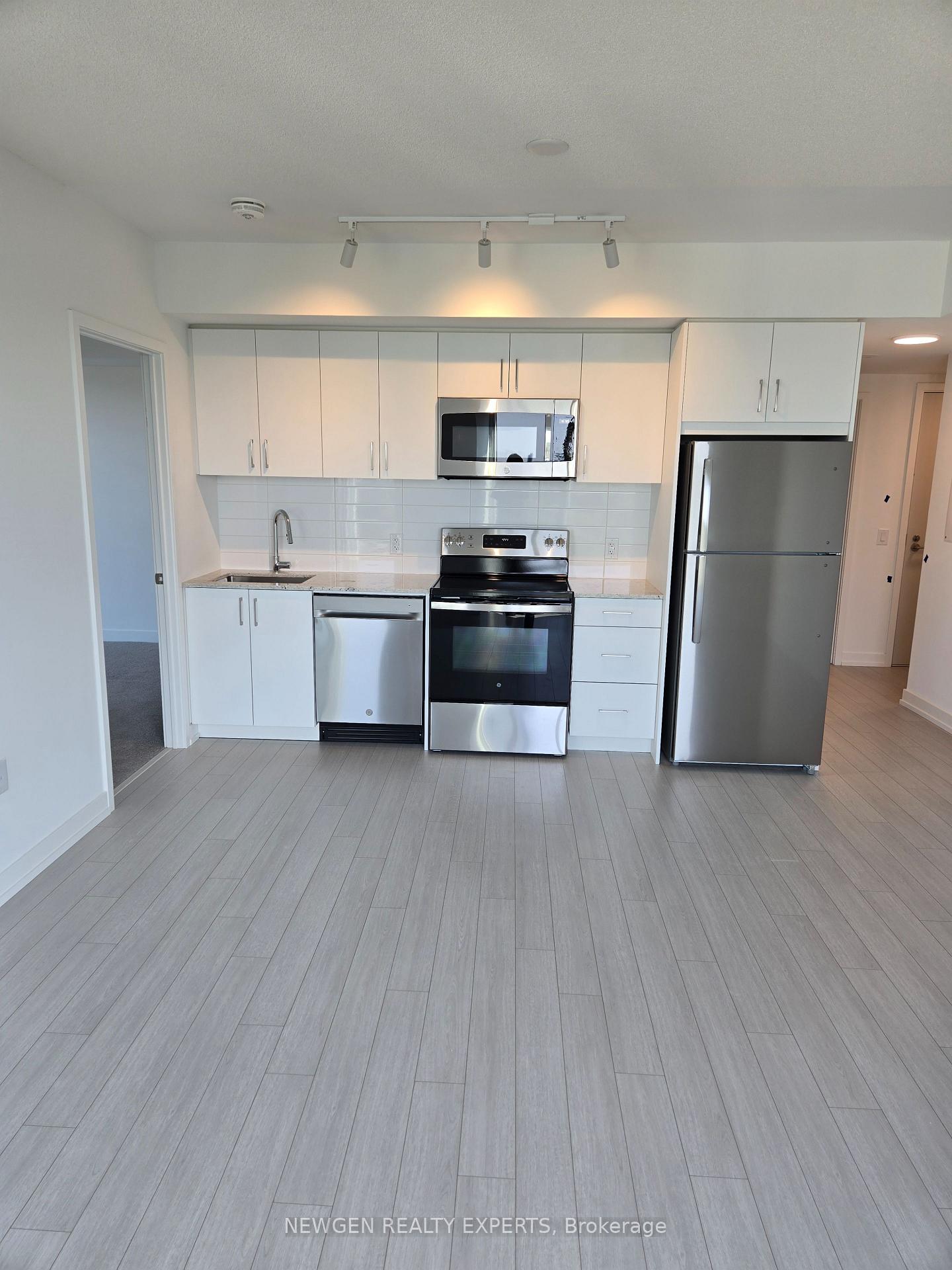 Photo 2 of Unit 1104, 4010 Eglinton Avenue W, Etobicoke, Humber Heights — HOMEH