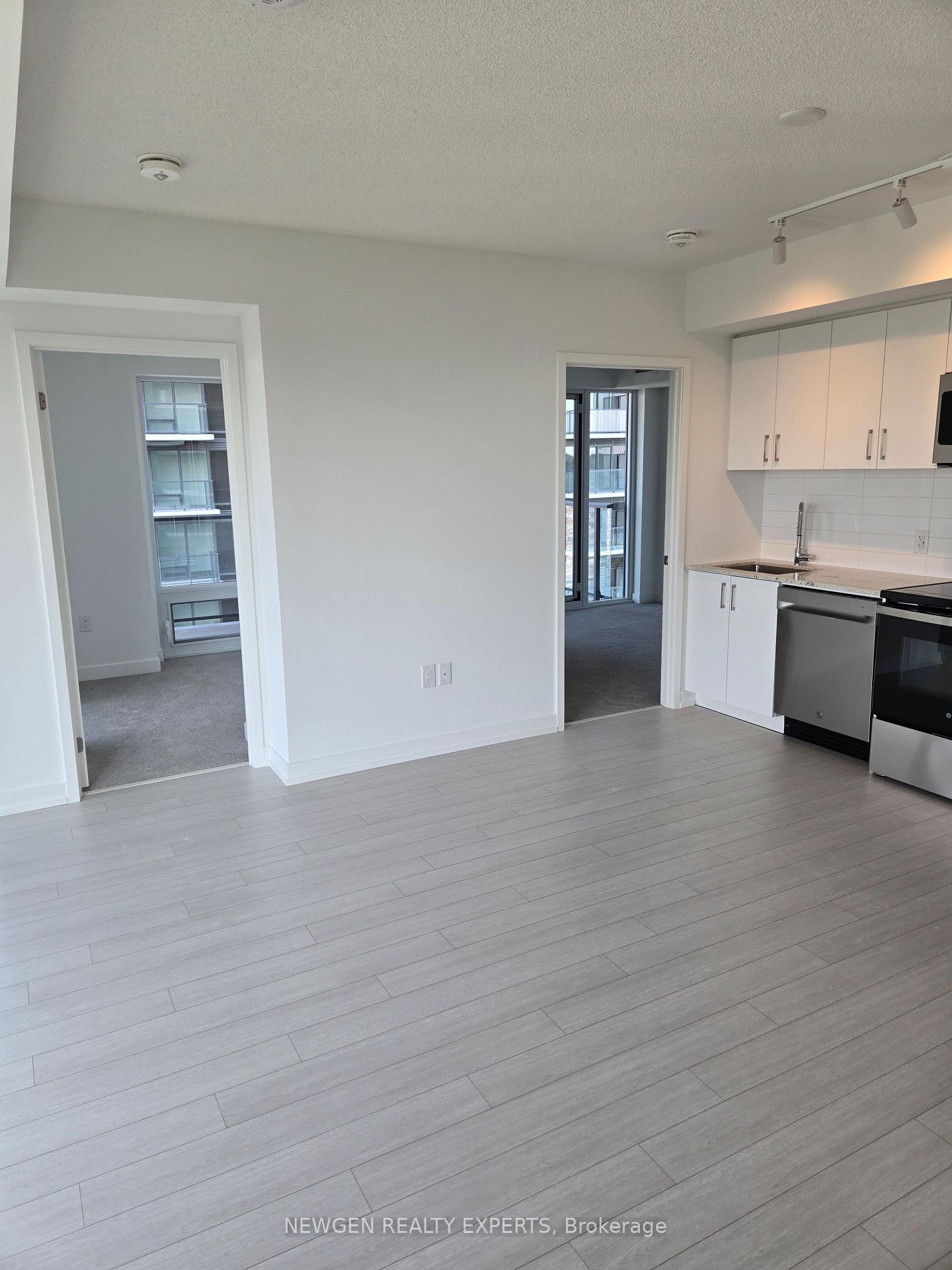 Photo 4 of Unit 1104, 4010 Eglinton Avenue W, Etobicoke, Humber Heights — HOMEH