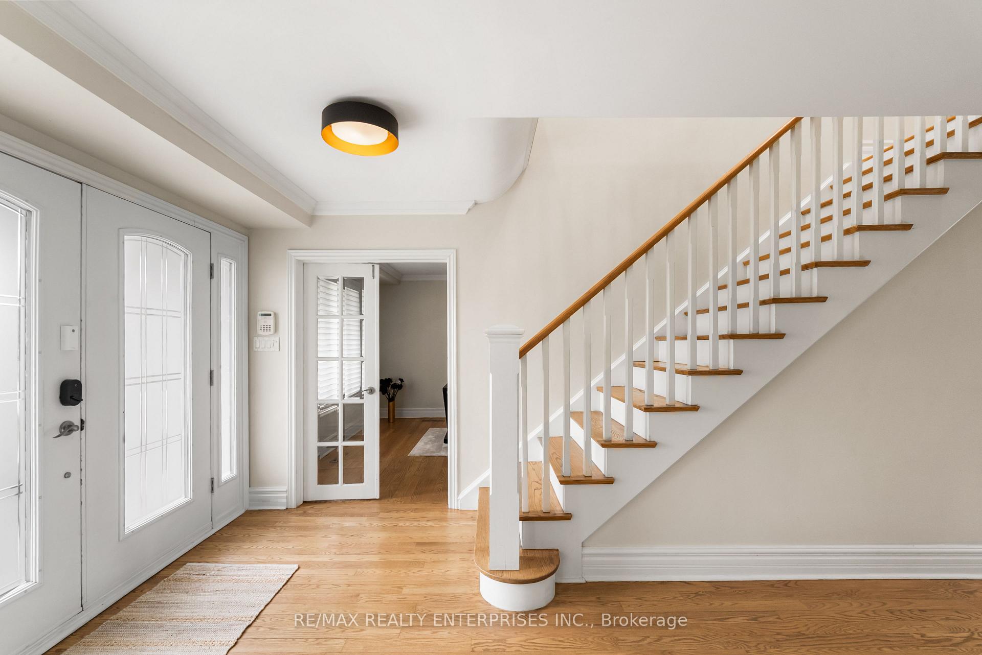 Photo 7 of 2154 Oneida Crescent, Mississauga, Erindale — HOMEH