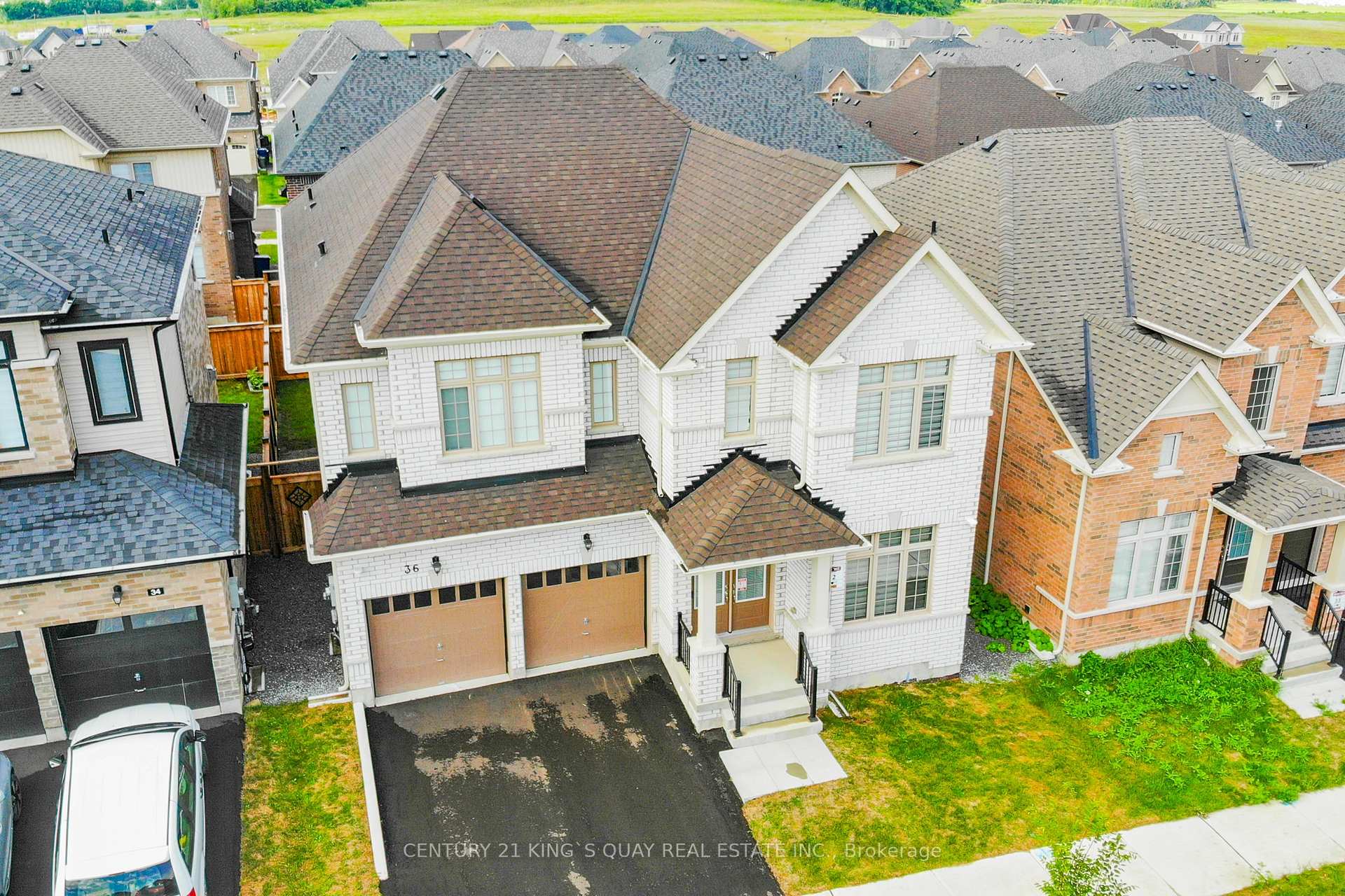 Photo 3 of 36 Bostock Drive, Georgina, Keswick South — HOMEH