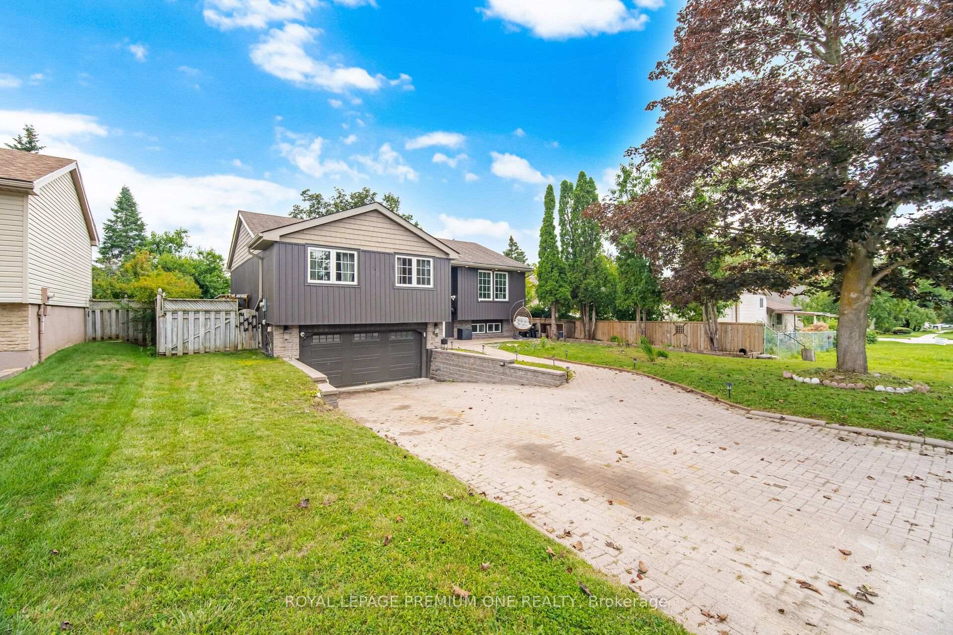 Photo 4 of 46 Lillian Crescent, Barrie, Sunnidale — HOMEH