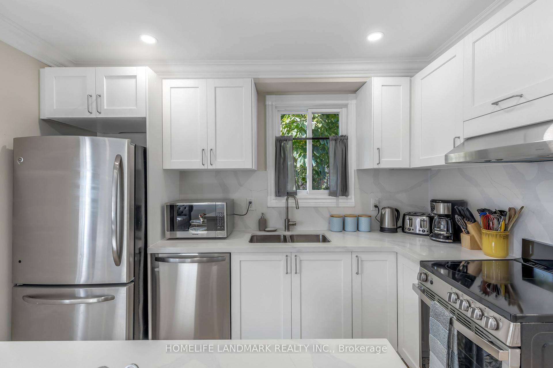Photo 10 of 34 Ringley Avenue, Etobicoke, Stonegate-Queensway — HOMEH