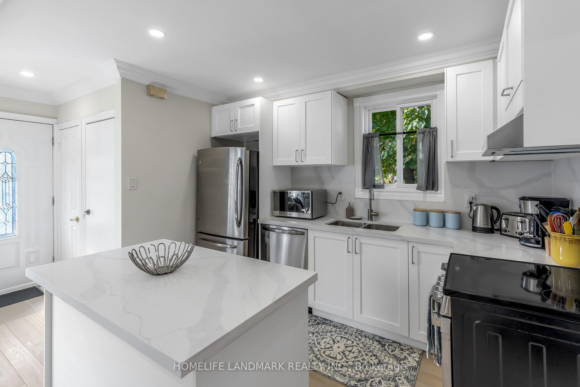 Photo 11 of 34 Ringley Avenue, Etobicoke, Stonegate-Queensway — HOMEH