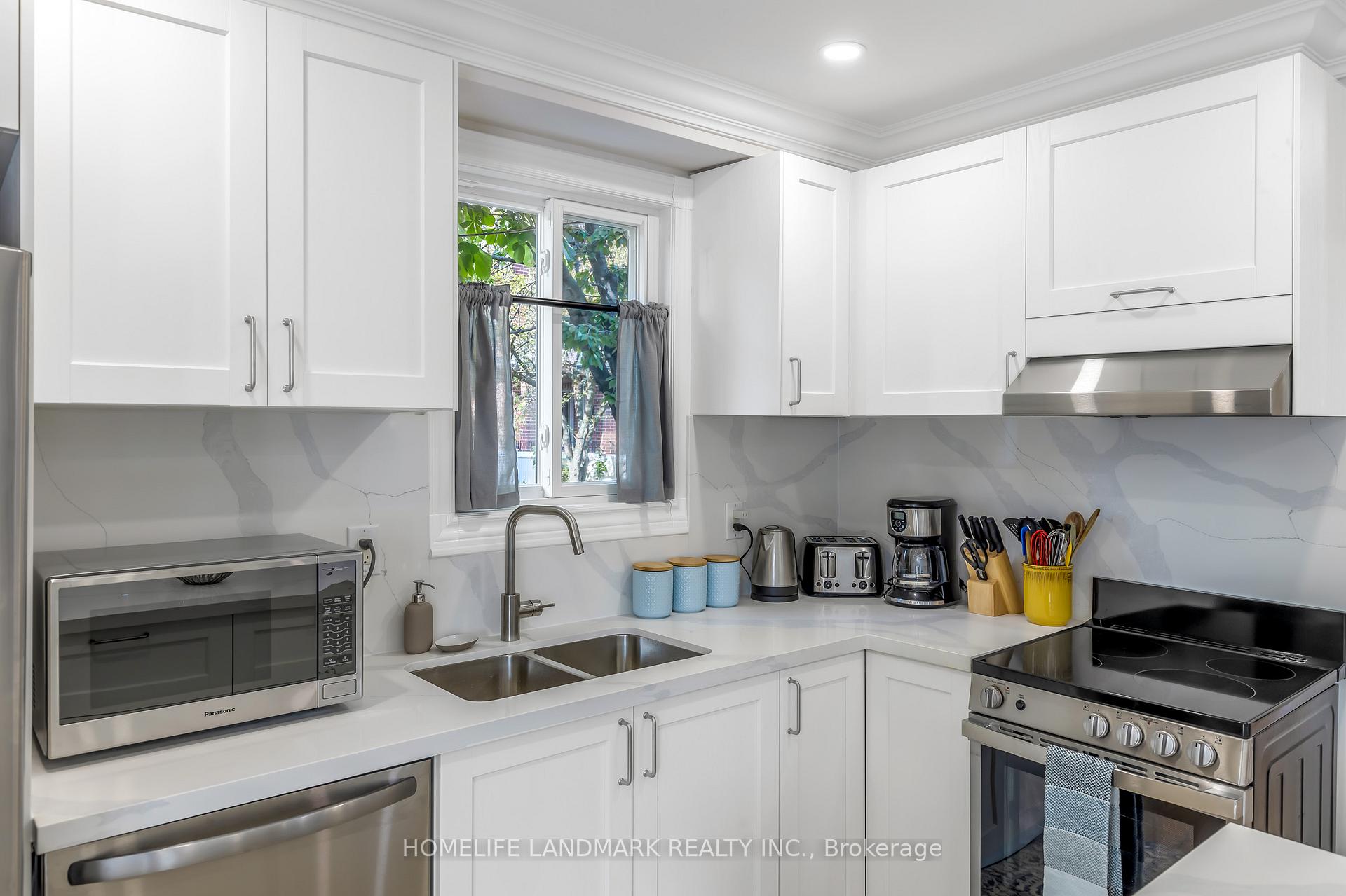Photo 12 of 34 Ringley Avenue, Etobicoke, Stonegate-Queensway — HOMEH