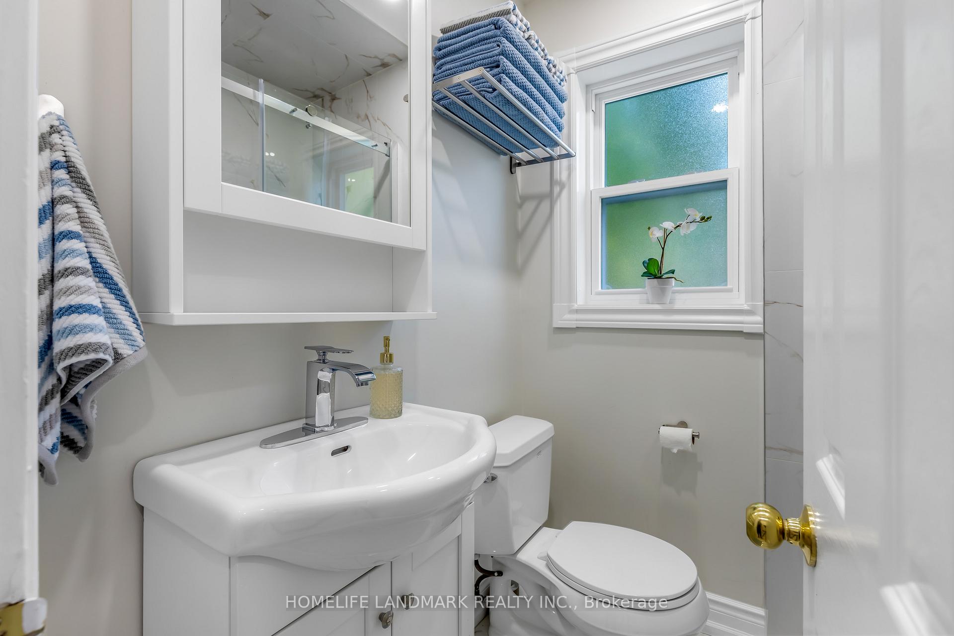 Photo 13 of 34 Ringley Avenue, Etobicoke, Stonegate-Queensway — HOMEH