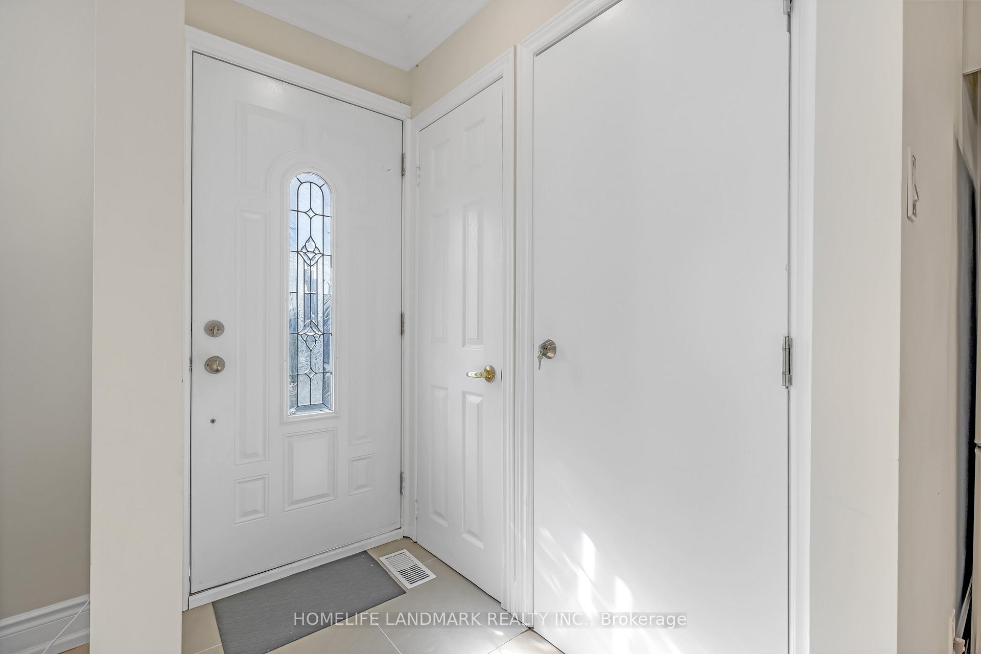 Photo 18 of 34 Ringley Avenue, Etobicoke, Stonegate-Queensway — HOMEH