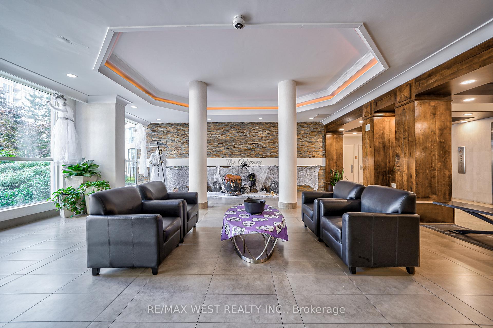 Photo 4 of Unit 503, 250 Webb Drive, Mississauga, City Centre — HOMEH