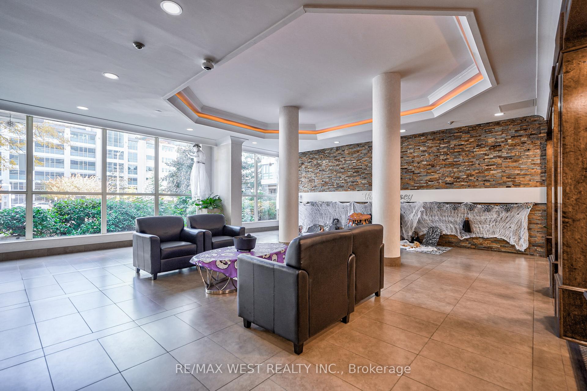 Photo 7 of Unit 503, 250 Webb Drive, Mississauga, City Centre — HOMEH
