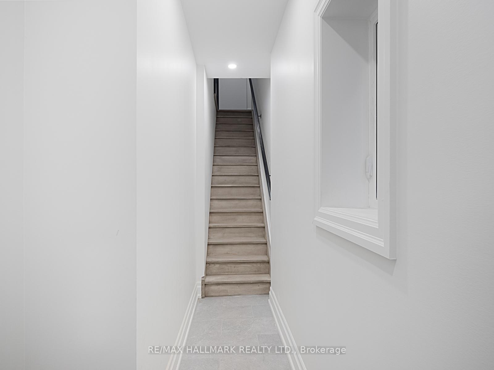 Photo 3 of Unit Unit 3, 547 Indian Road, Toronto, High Park North — HOMEH