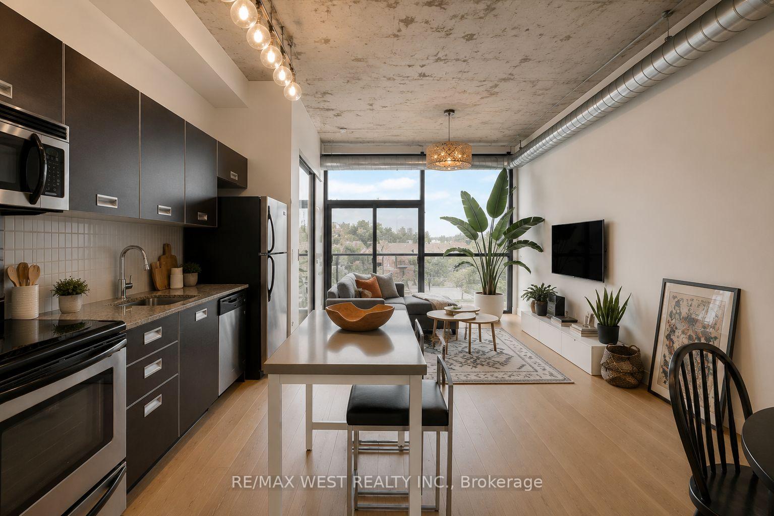 Photo 2 of Unit 401, 60 Bathurst Street, Toronto, Niagara — HOMEH