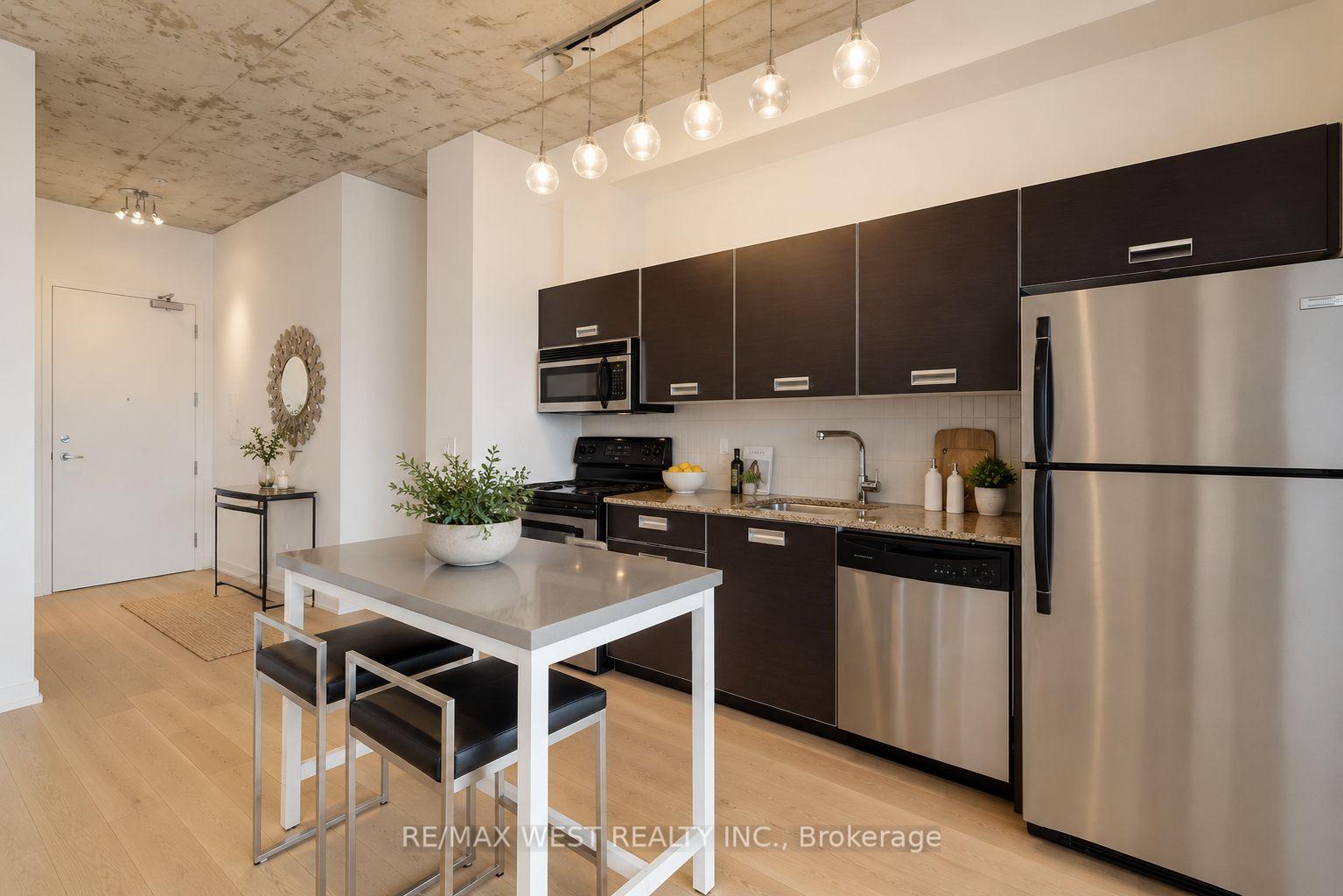 Photo 4 of Unit 401, 60 Bathurst Street, Toronto, Niagara — HOMEH