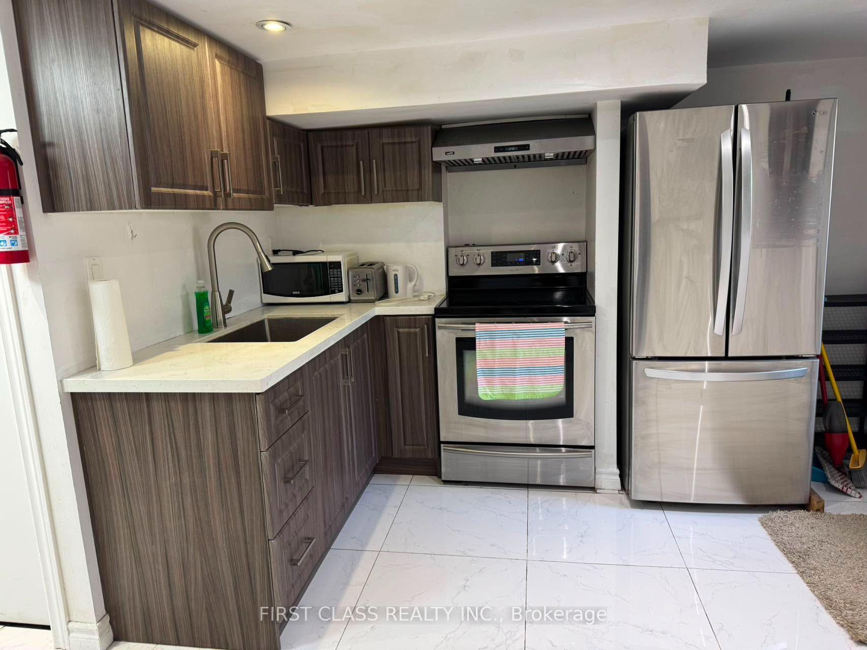 Photo 2 of Unit Bsmnt, 524 Bathurst Street, Toronto, Palmerston-Little Italy — HOMEH