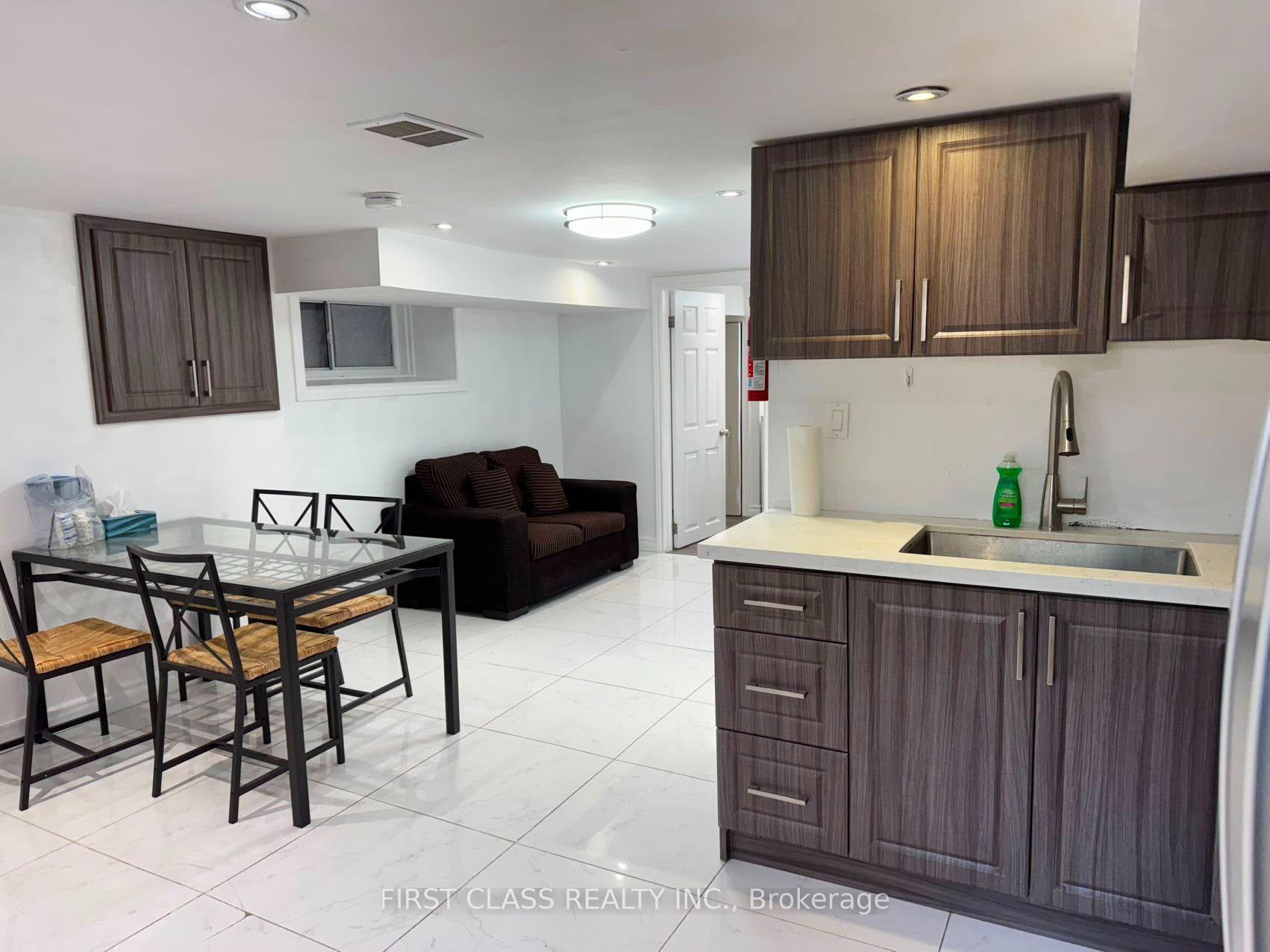 Photo 4 of Unit Bsmnt, 524 Bathurst Street, Toronto, Palmerston-Little Italy — HOMEH