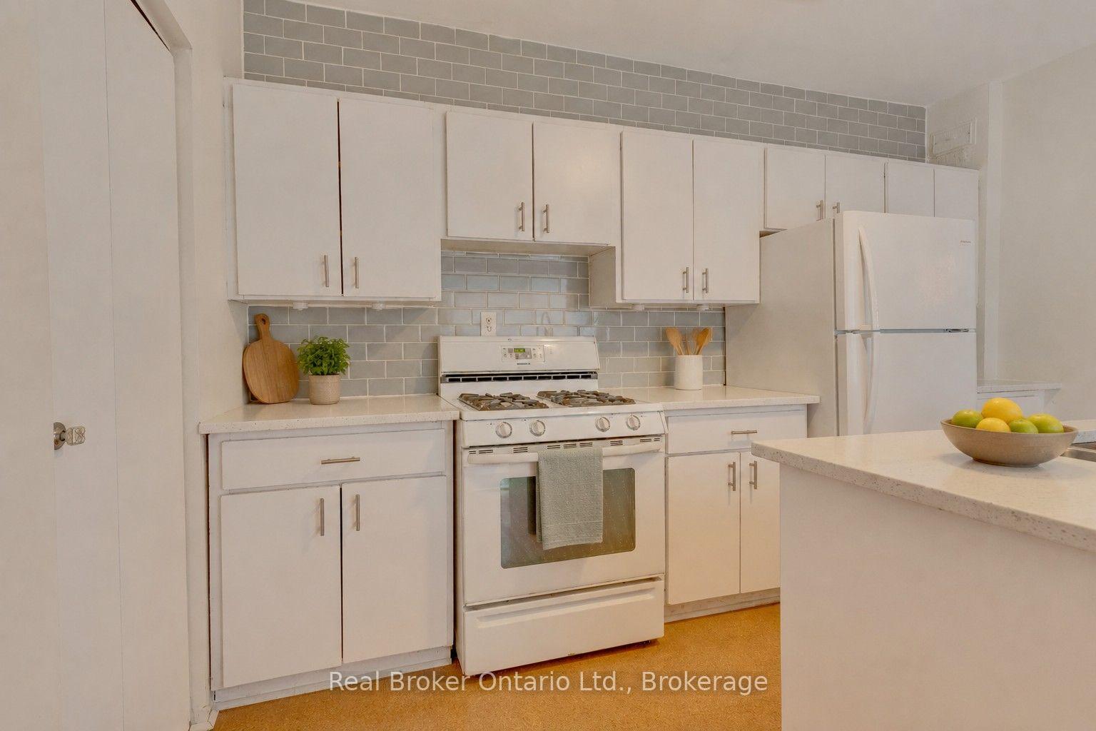 Photo 5 of 808 Monmouth Road, Essex — HOMEH